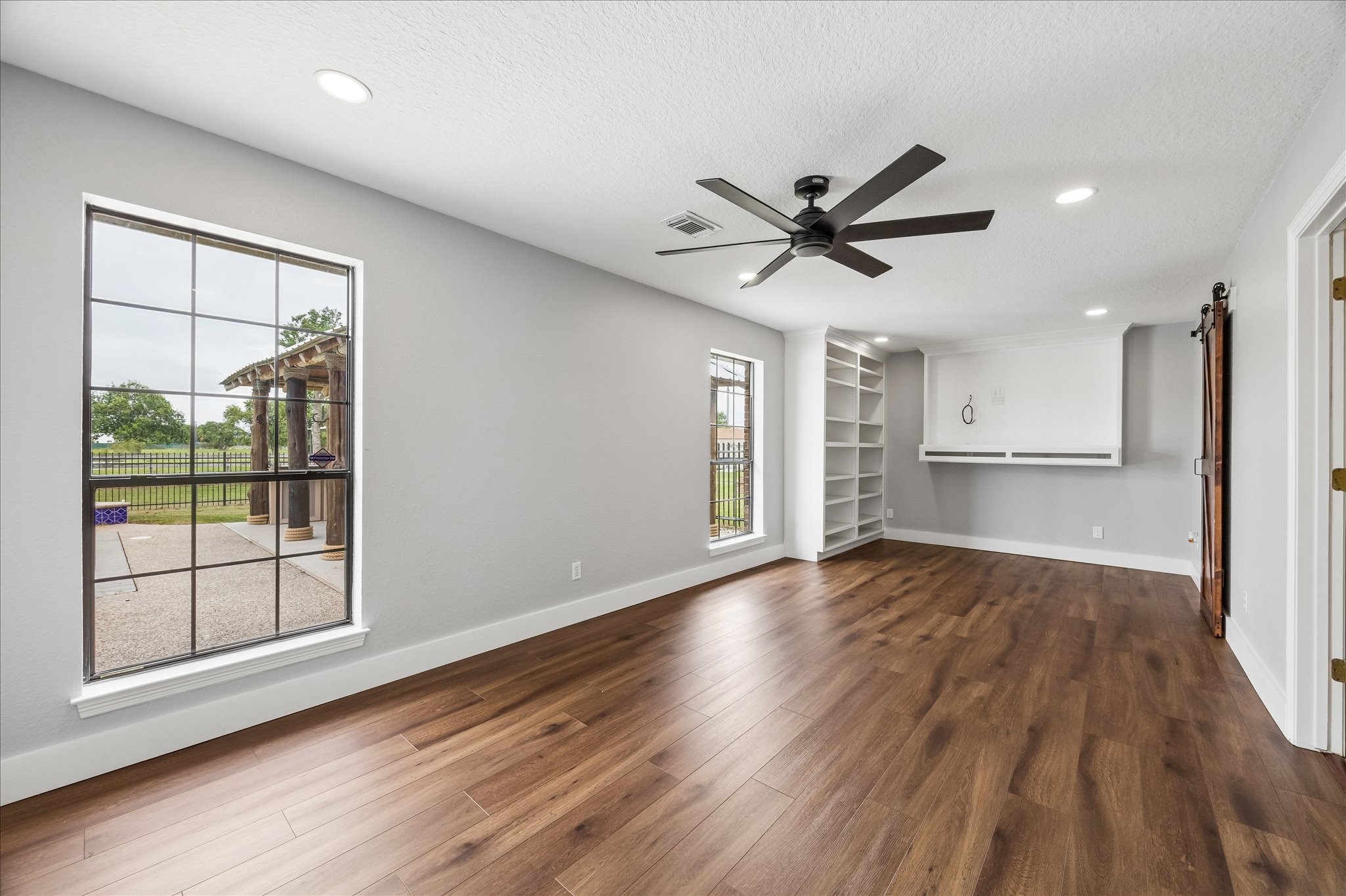 9102 N Humble Camp Road Property Photo 7