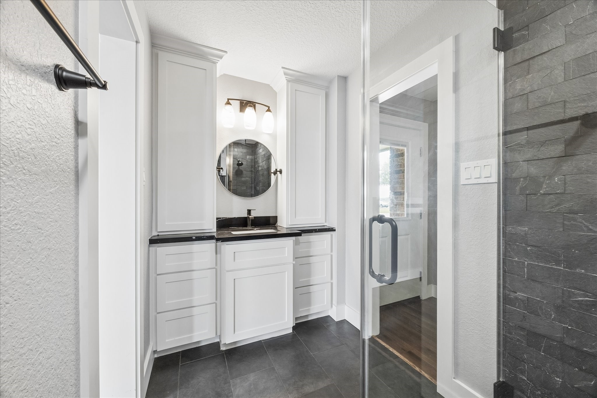 9102 N Humble Camp Road Property Photo 8