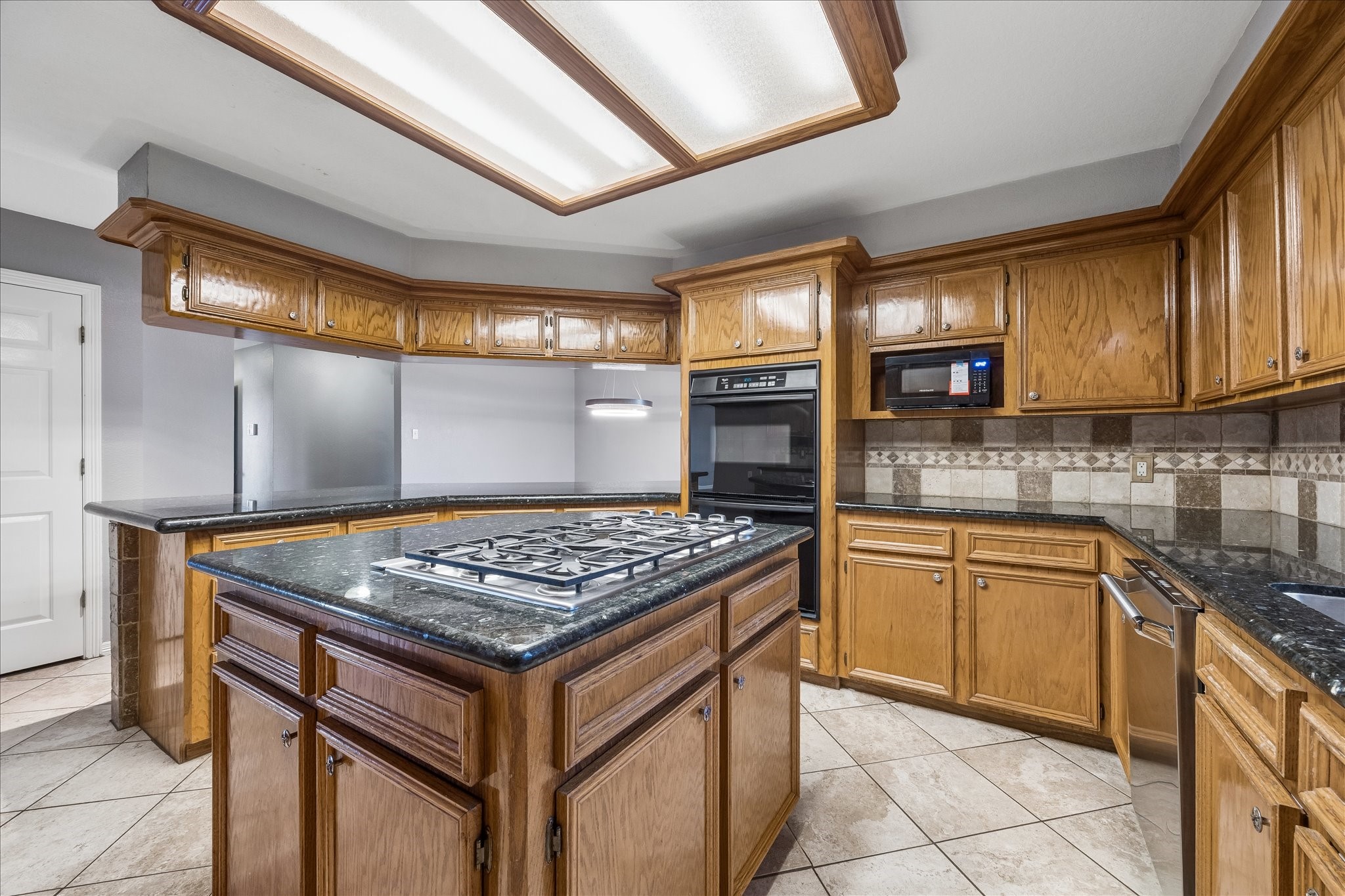 9102 N Humble Camp Road Property Photo 11