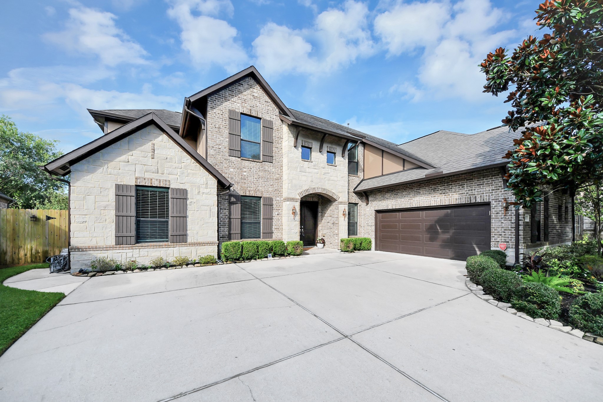 67 Azure Lake Court Property Photo 3
