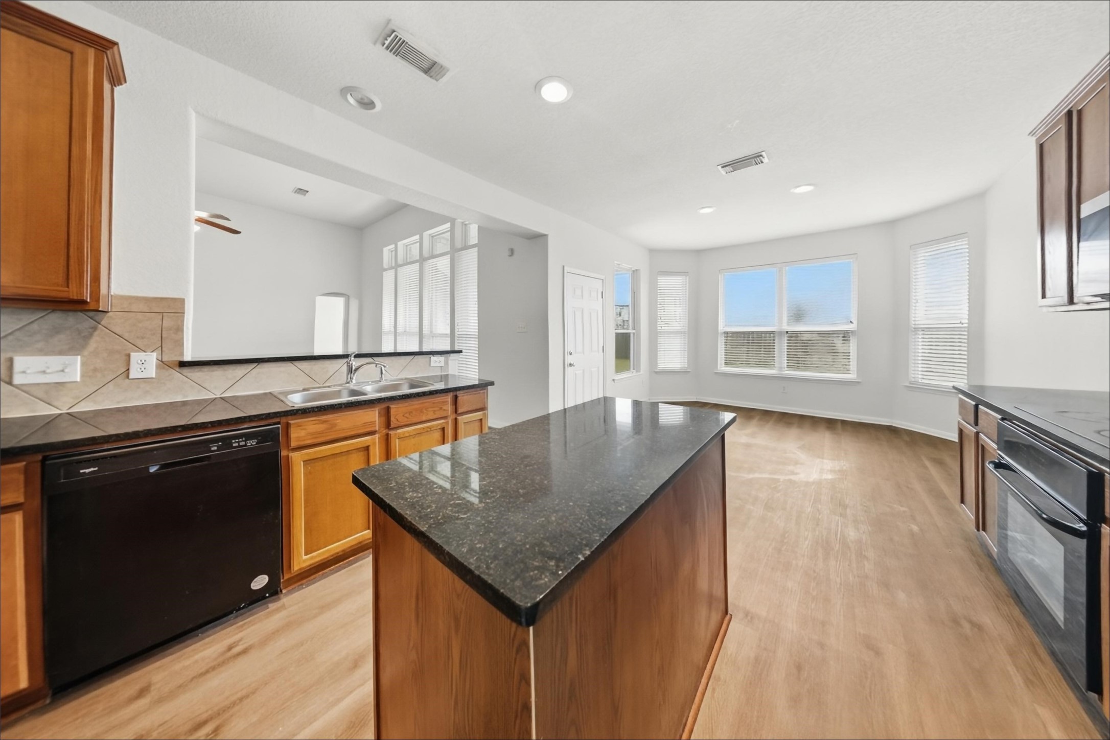 1402 Chandler Cove Property Photo 3