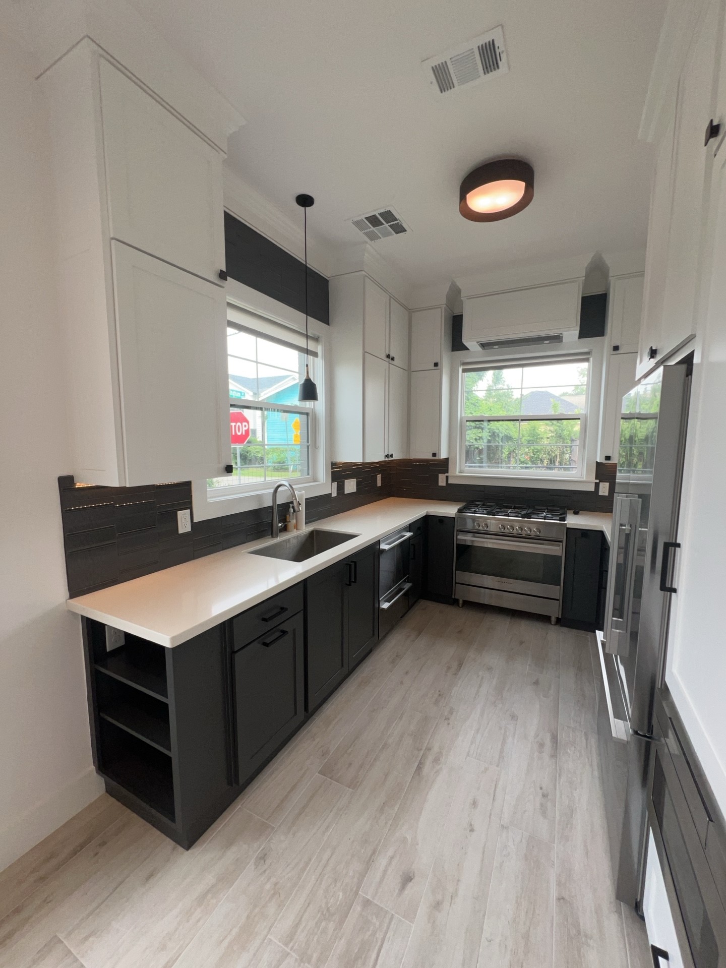 1423 Holly Street Property Photo 6