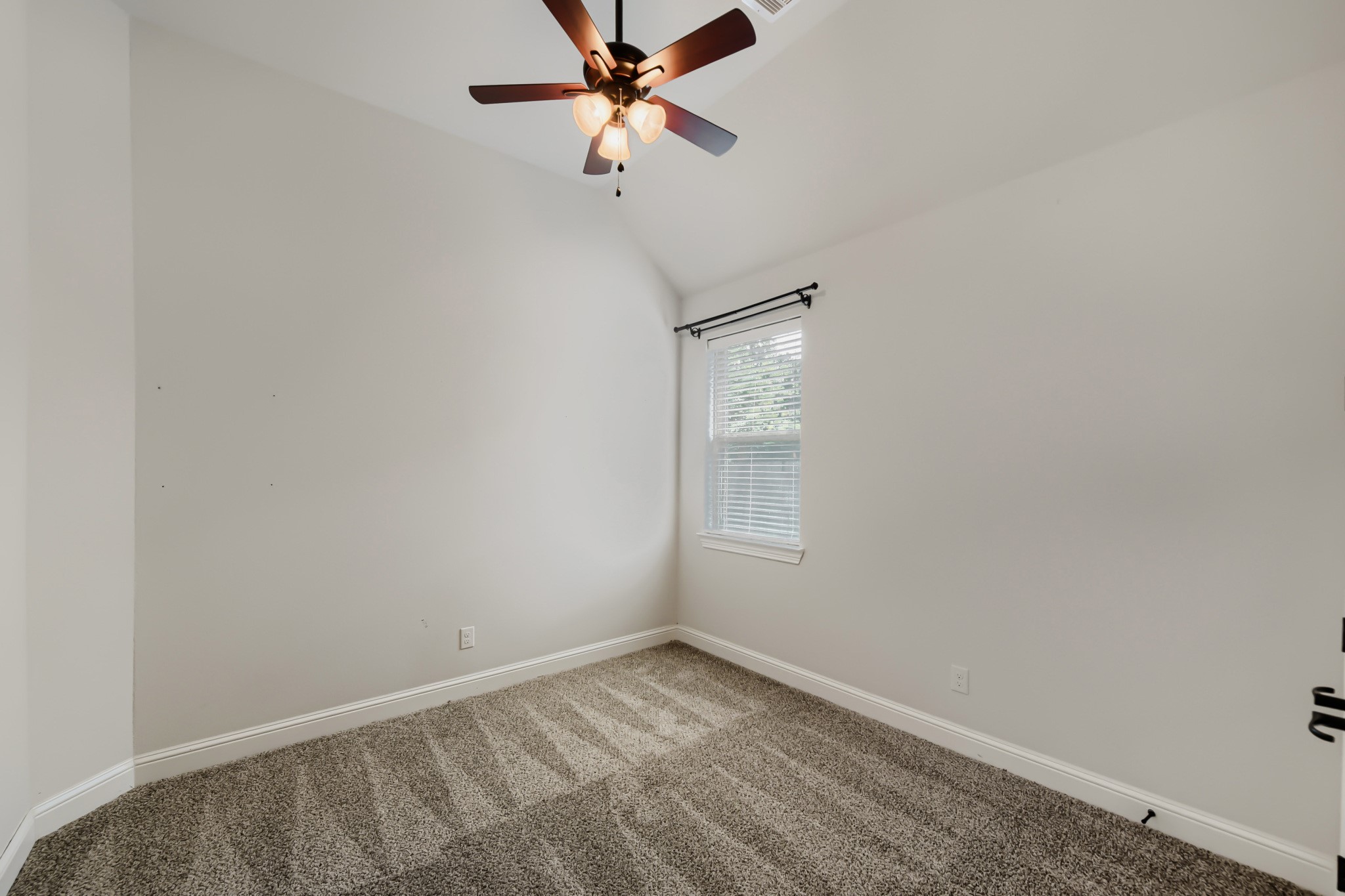 27917 Spearhead Ridge Drive Property Photo 16
