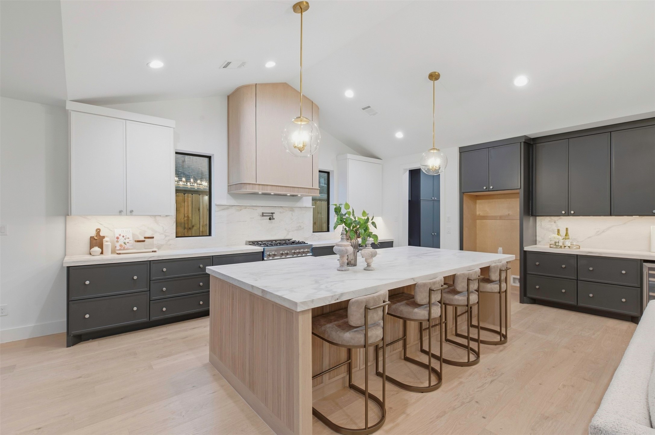 2023 Viking Drive Property Photo 17