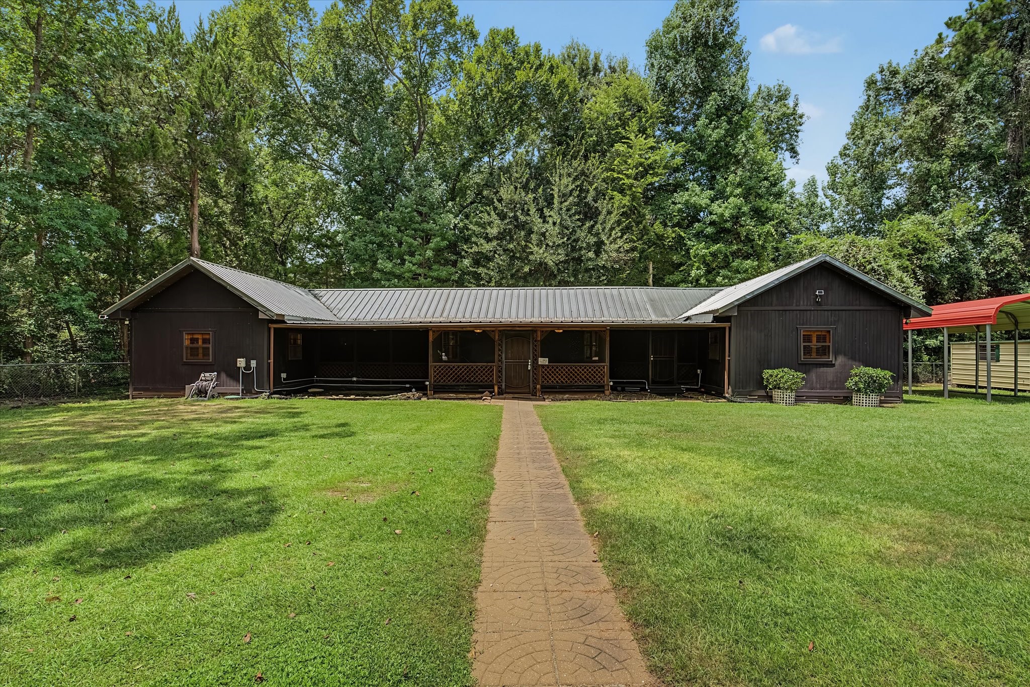 527 Number 9 Road Property Photo 1