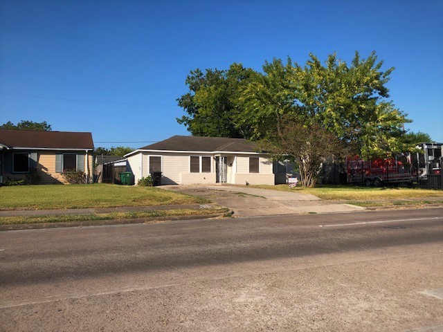 3349 Airport Boulevard Property Photo 1