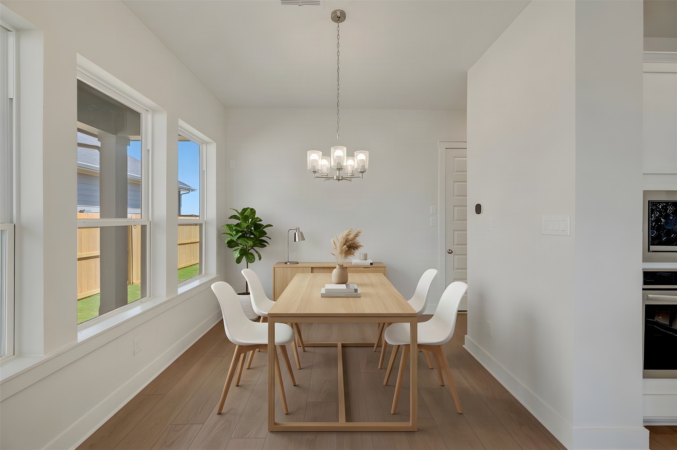 16746 Vibrant Avenue Property Photo 3