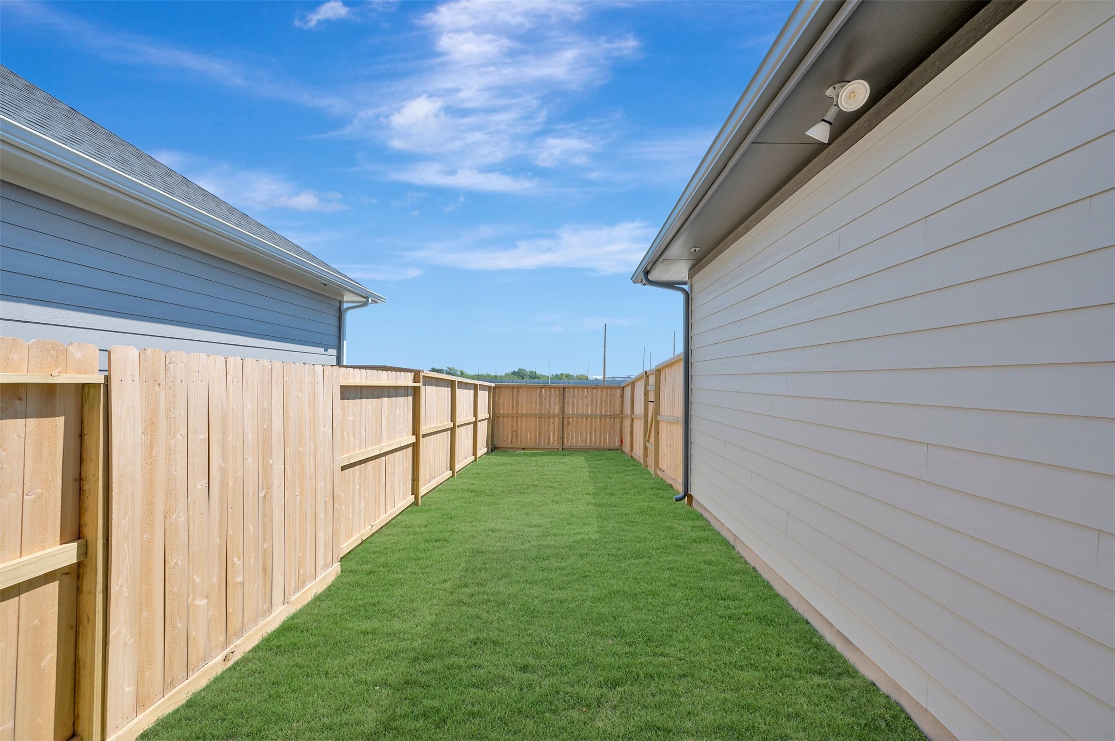 16746 Vibrant Avenue Property Photo 7