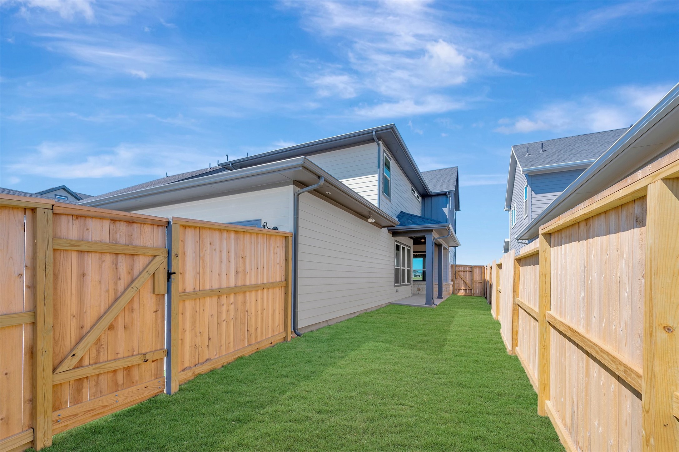 16746 Vibrant Avenue Property Photo 8