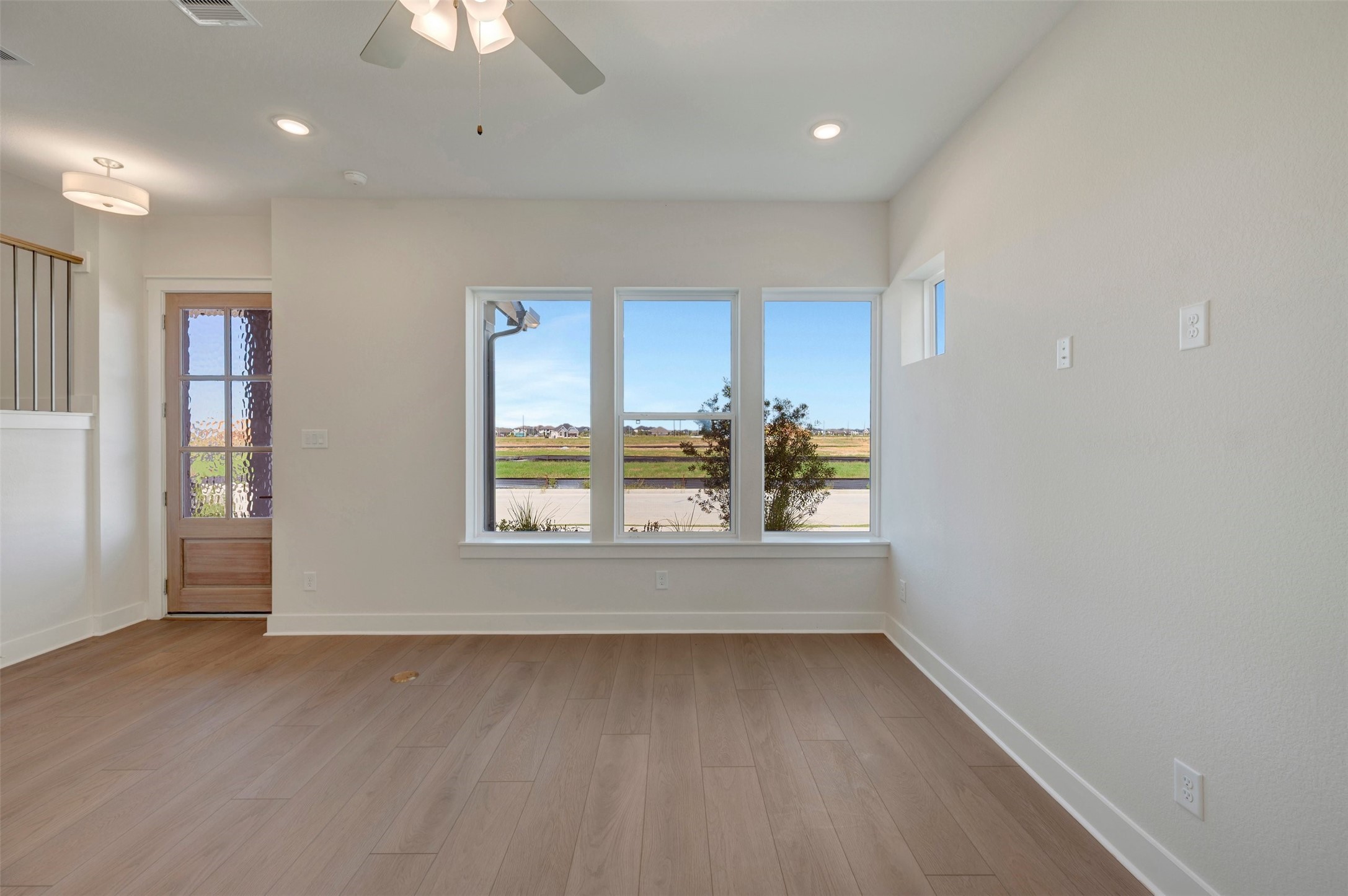 16746 Vibrant Avenue Property Photo 14
