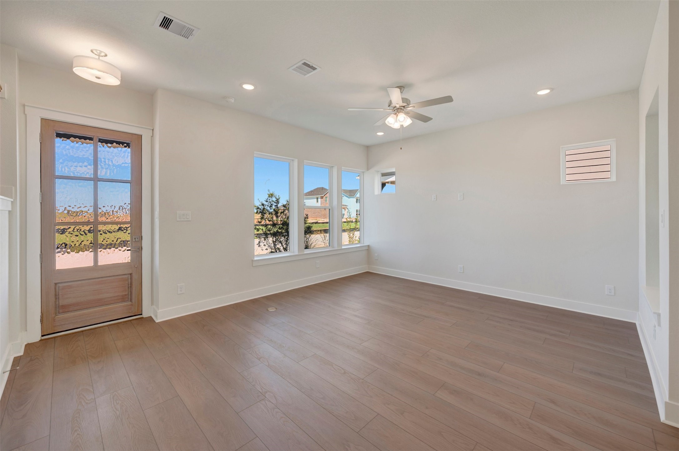 16746 Vibrant Avenue Property Photo 15