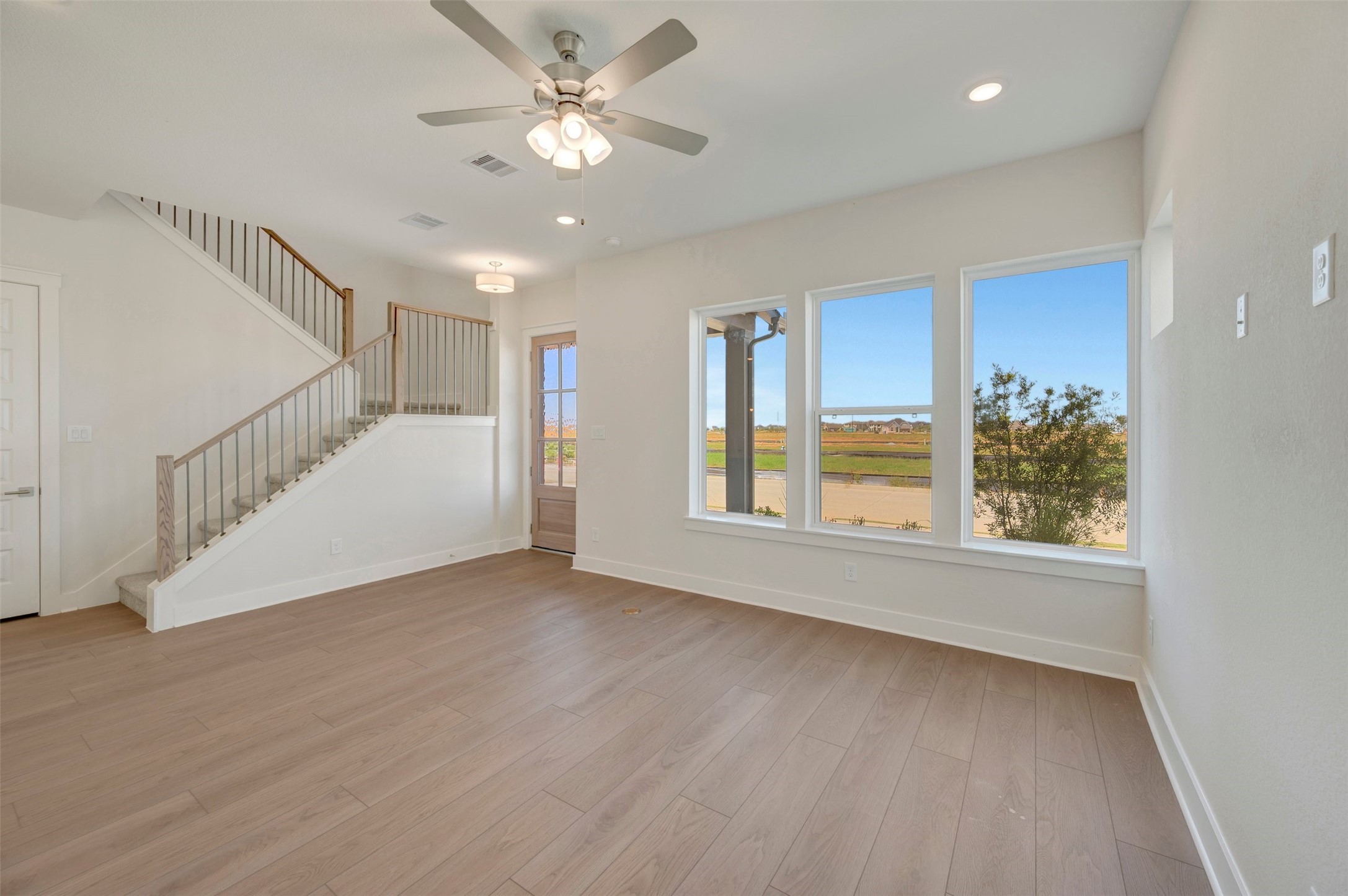 16746 Vibrant Avenue Property Photo 17