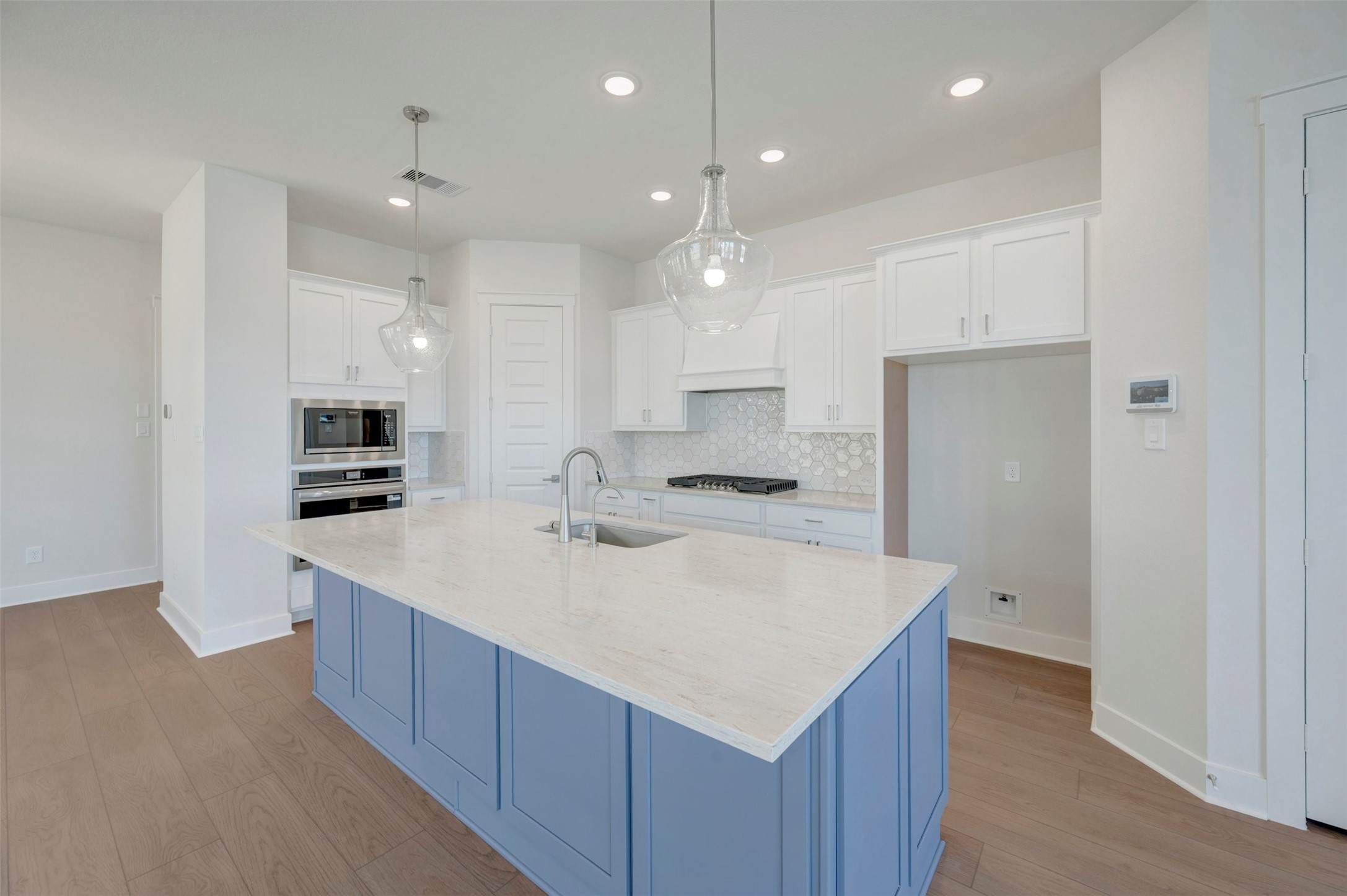 16746 Vibrant Avenue Property Photo 18