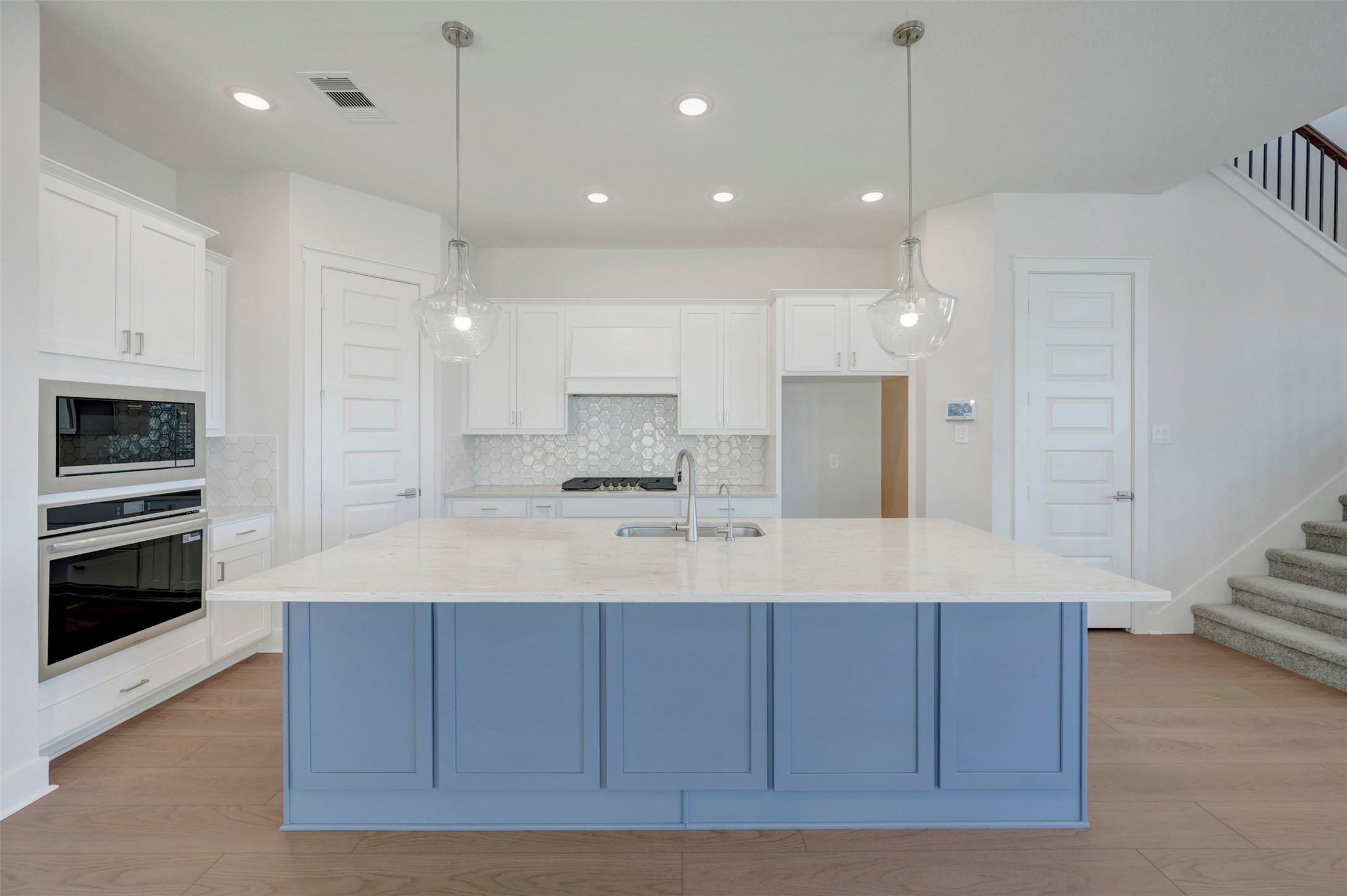 16746 Vibrant Avenue Property Photo 19