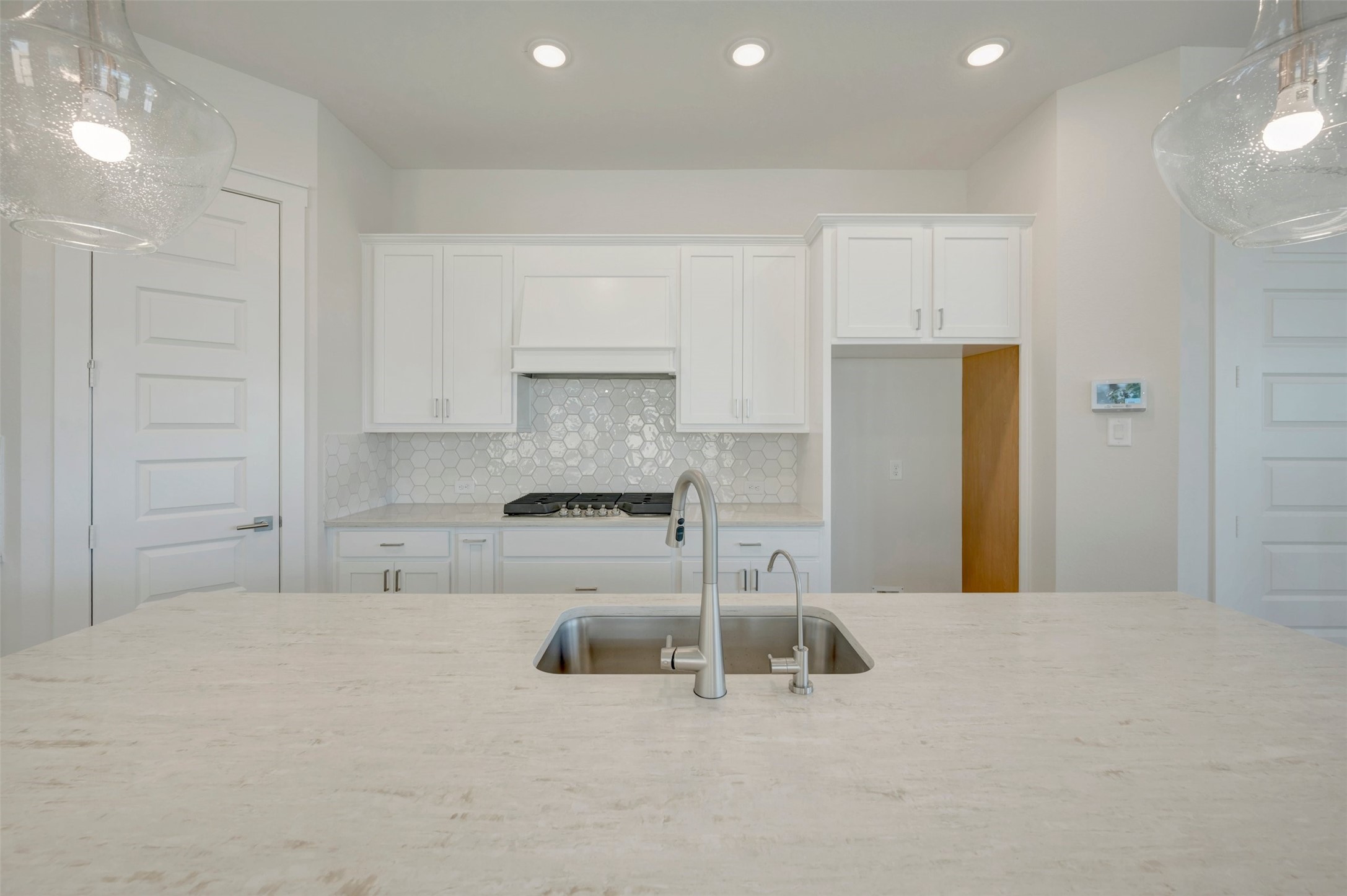16746 Vibrant Avenue Property Photo 20