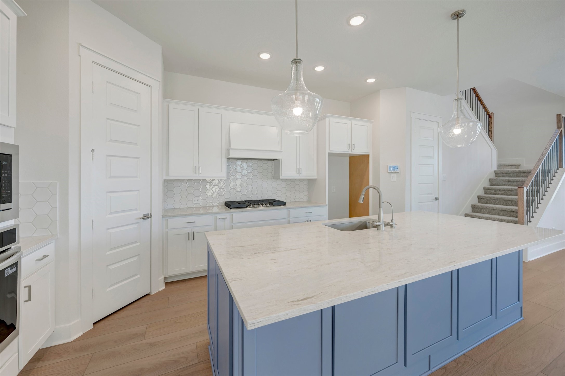 16746 Vibrant Avenue Property Photo 21