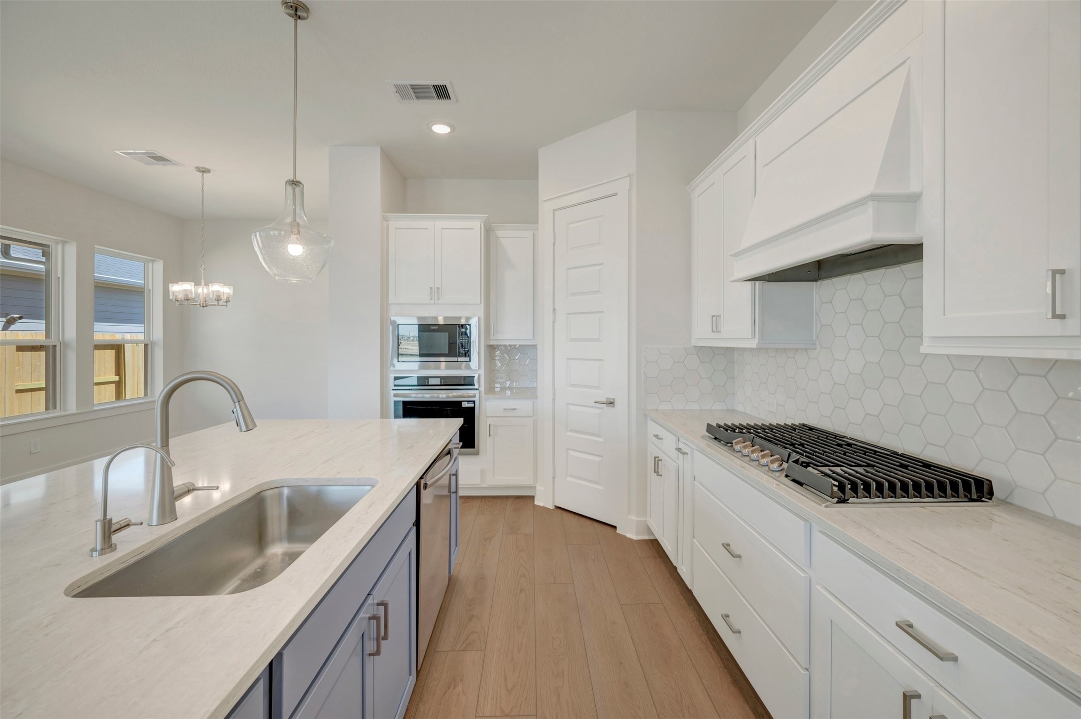 16746 Vibrant Avenue Property Photo 24