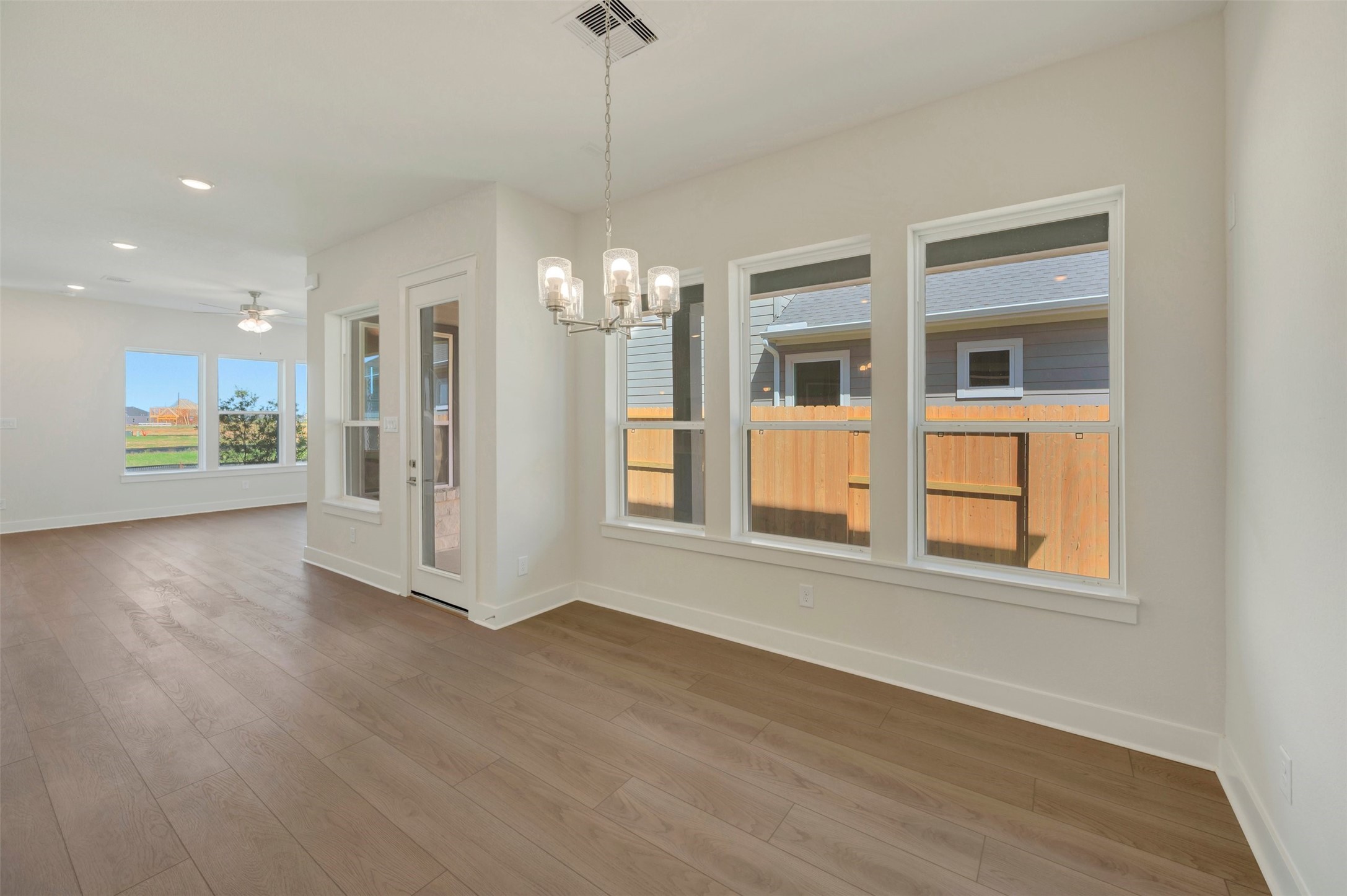 16746 Vibrant Avenue Property Photo 27