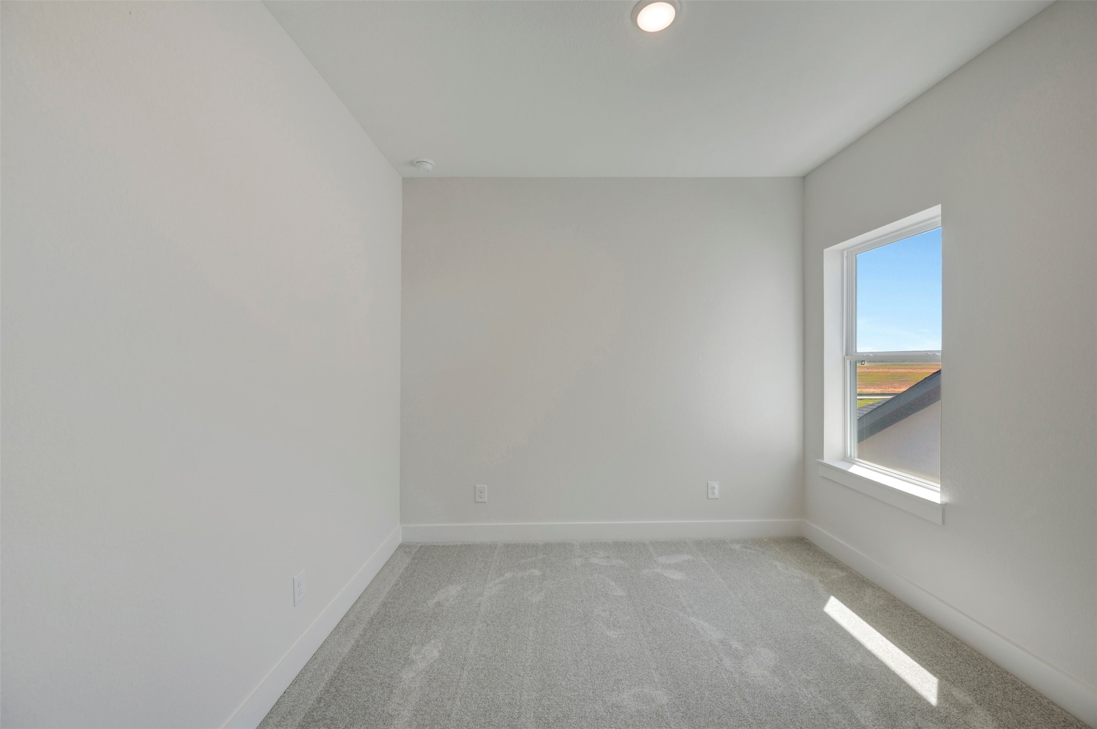 16746 Vibrant Avenue Property Photo 30