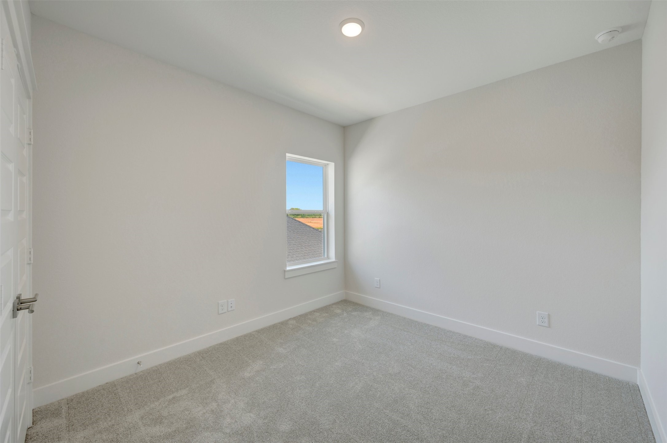 16746 Vibrant Avenue Property Photo 33