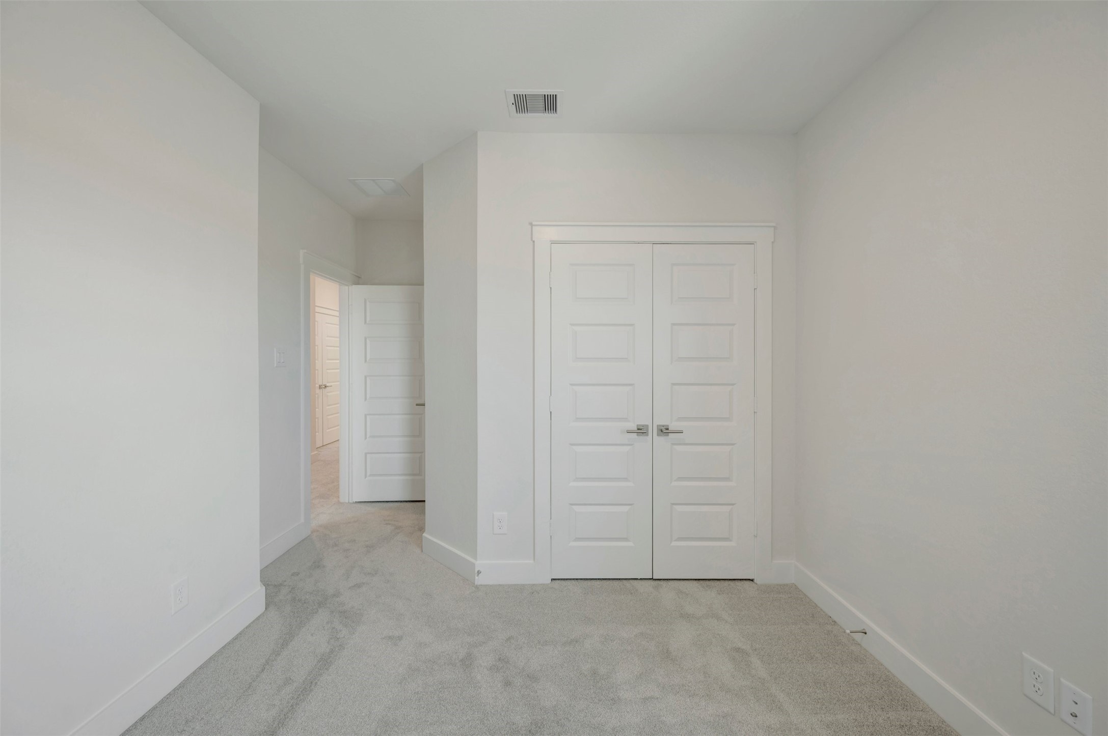 16746 Vibrant Avenue Property Photo 34