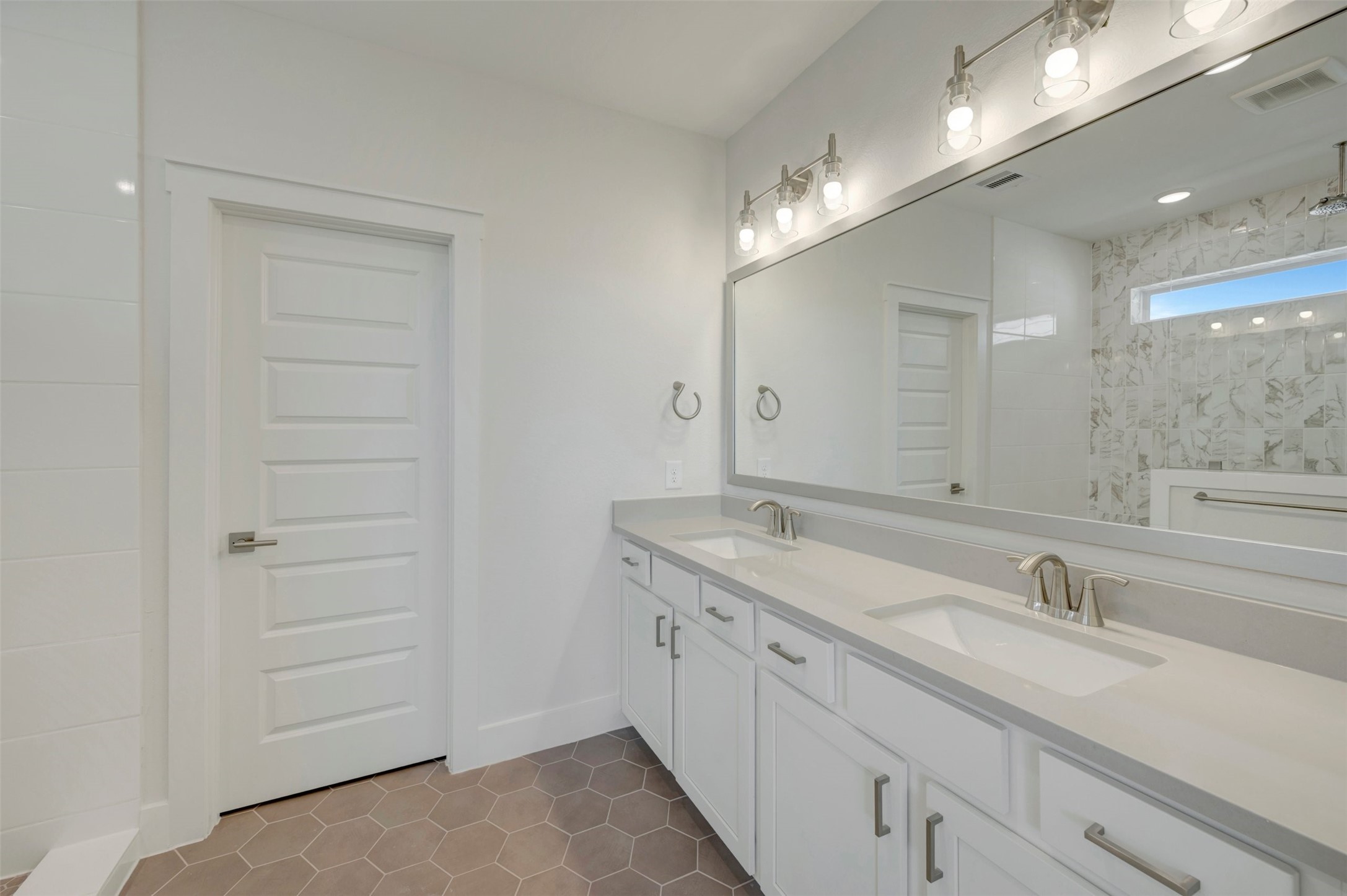 16746 Vibrant Avenue Property Photo 40