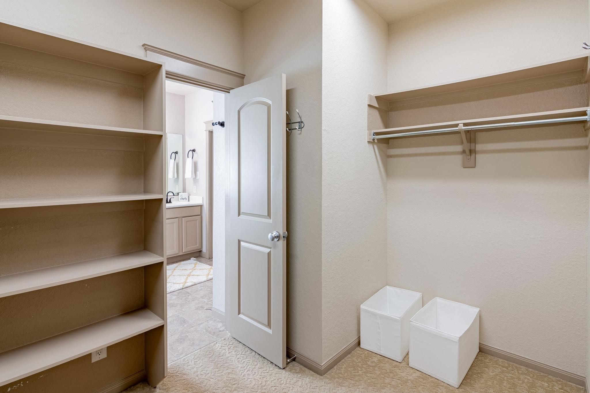 27 S Mews Wood Court Property Photo 26