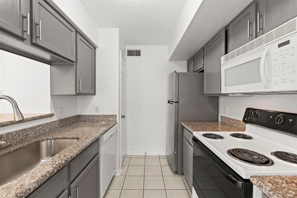 2120 El Paseo Street 2206 Property Photo 5