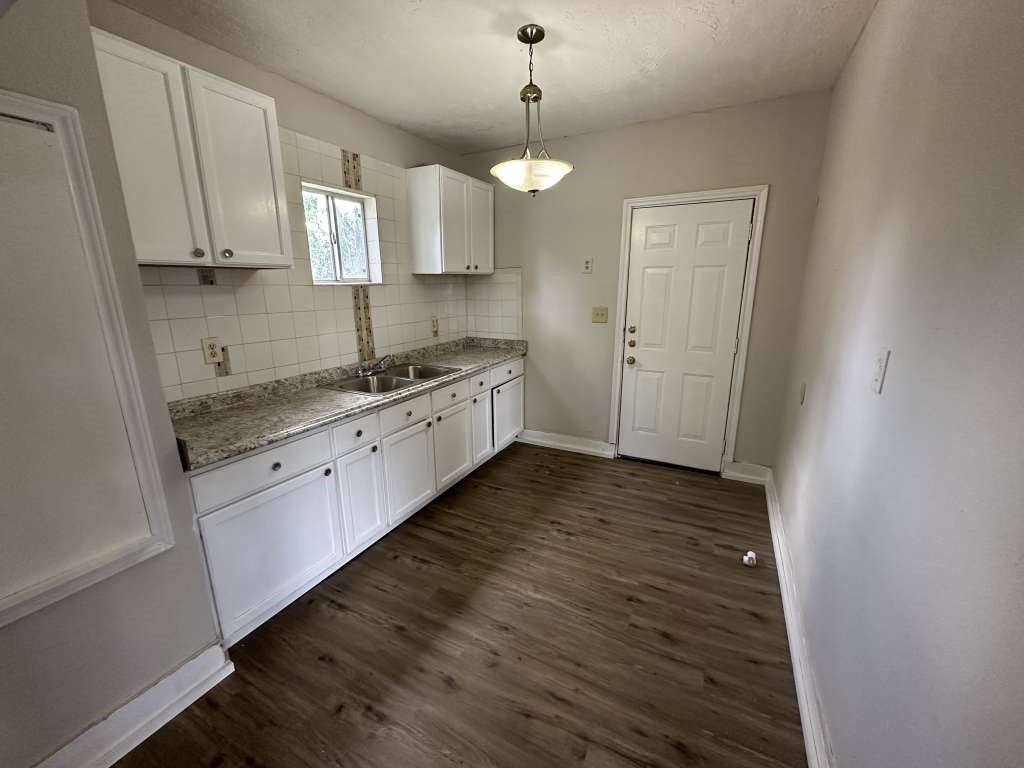 4520 Falls Street Property Photo 6