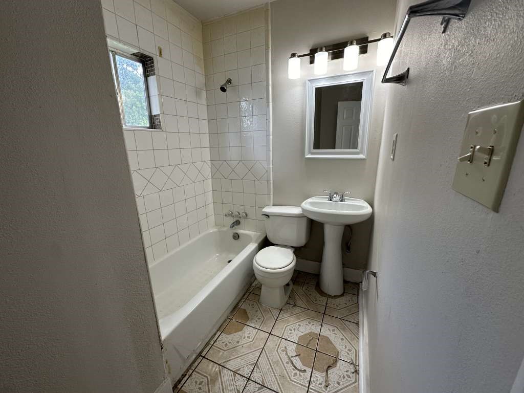 4520 Falls Street Property Photo 10