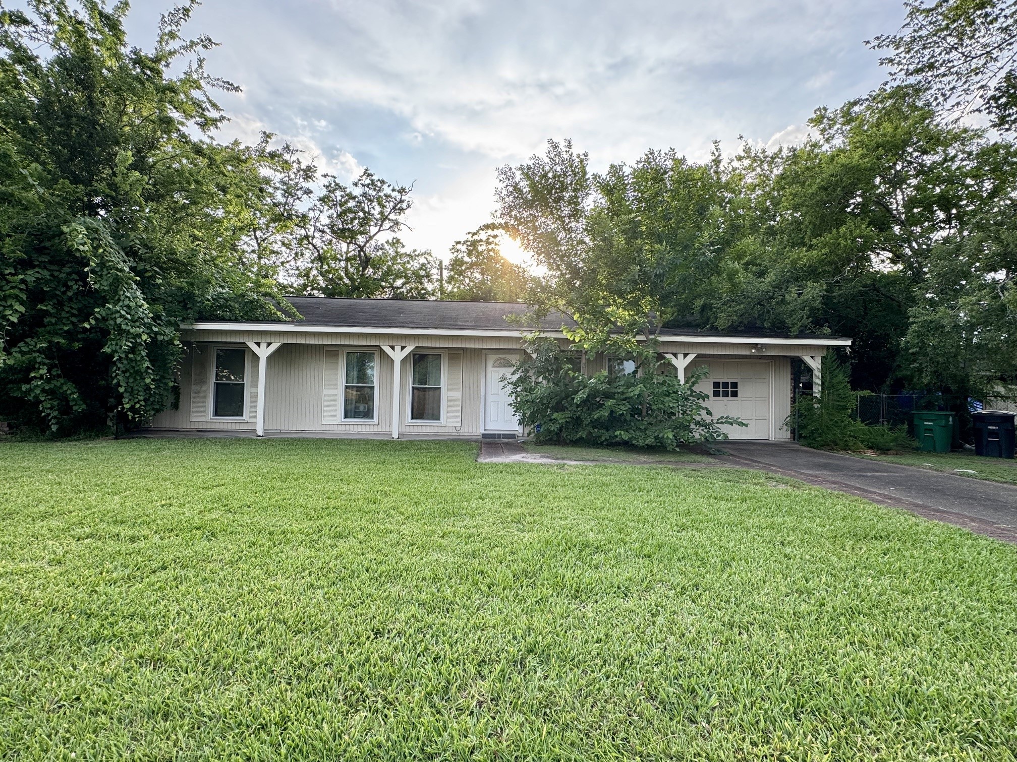 3917 Willow Springs Lane Property Photo 1