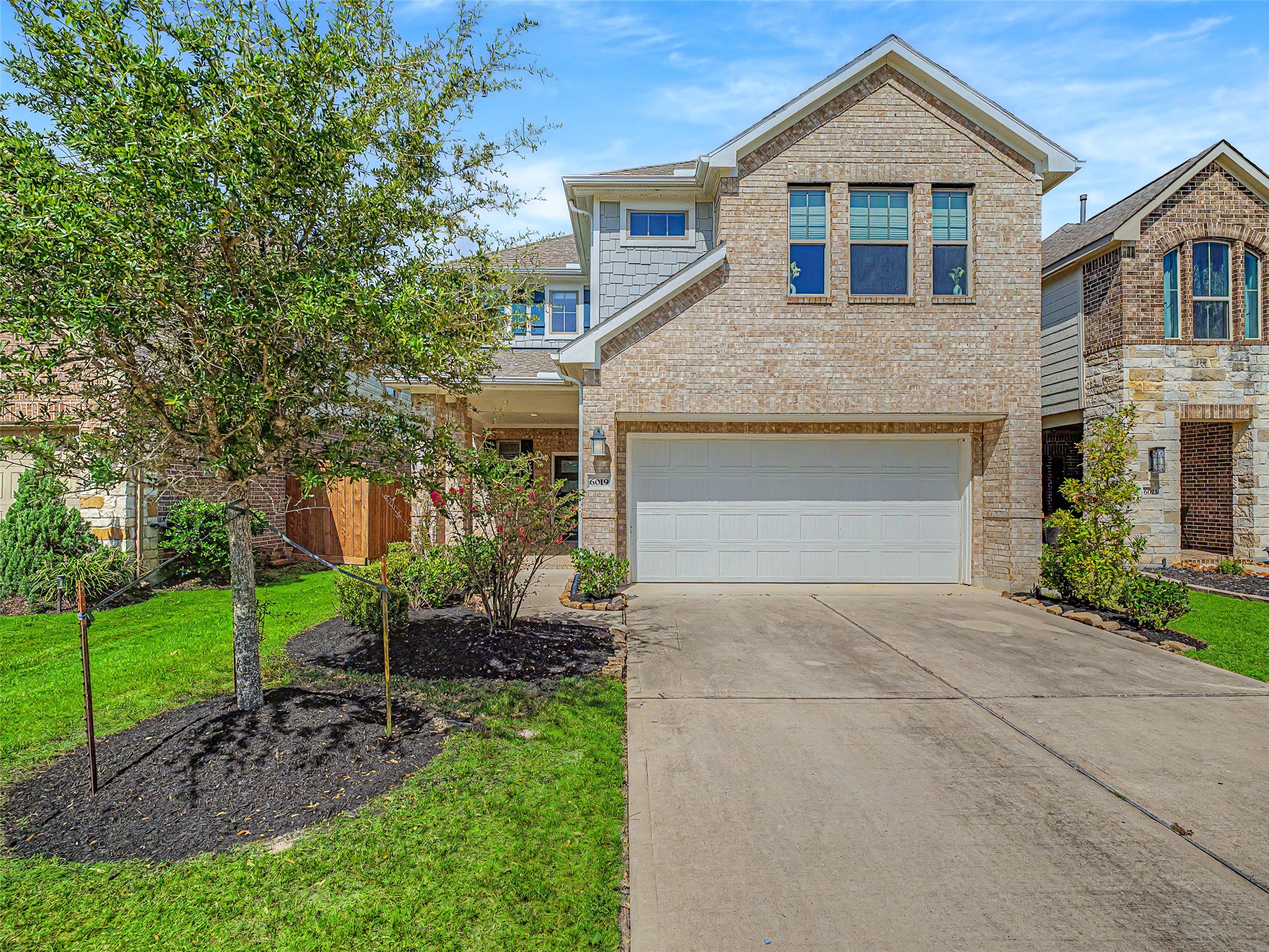 6019 Dovetail Cliff Court Property Photo 1