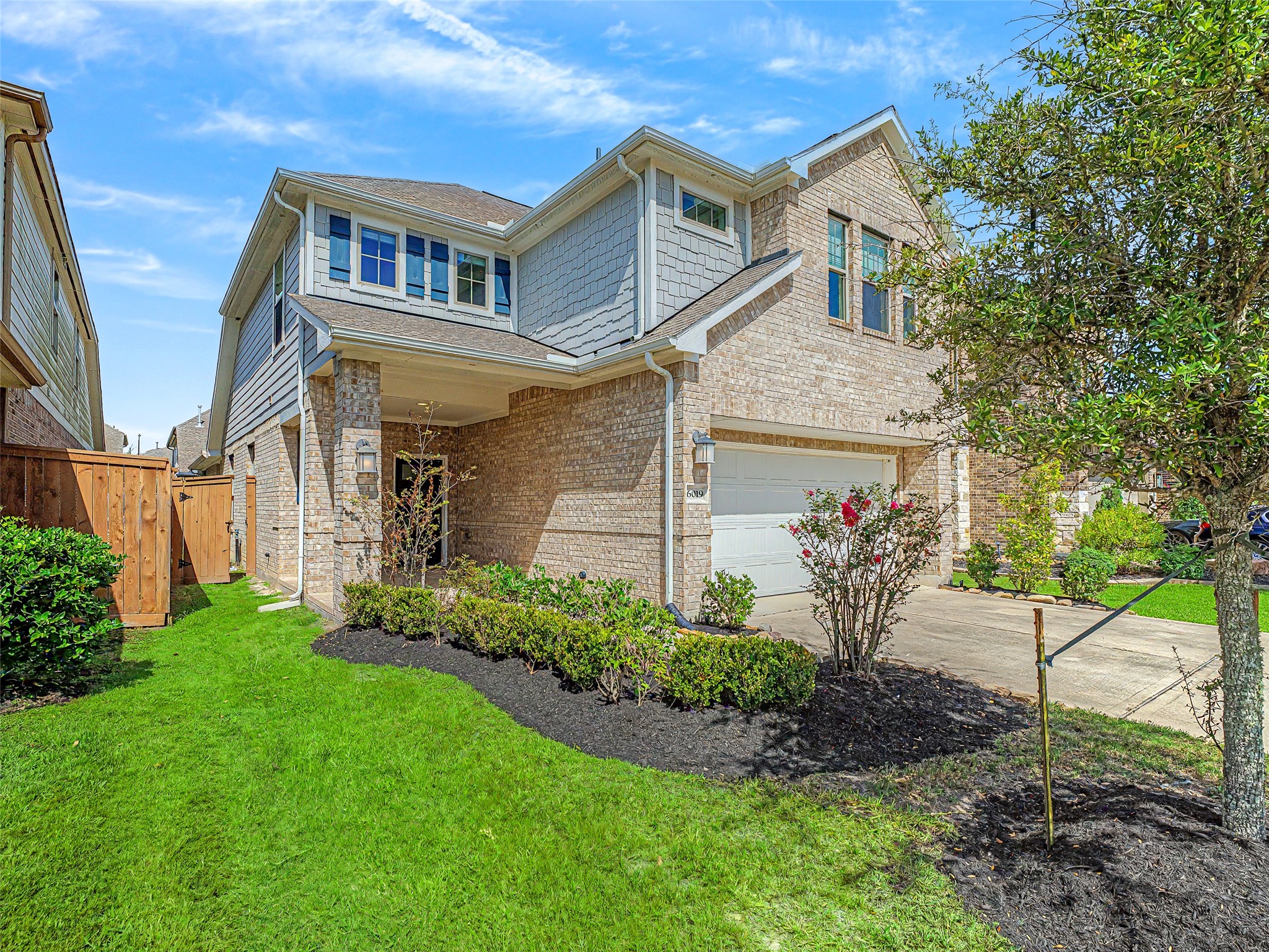6019 Dovetail Cliff Court Property Photo 2