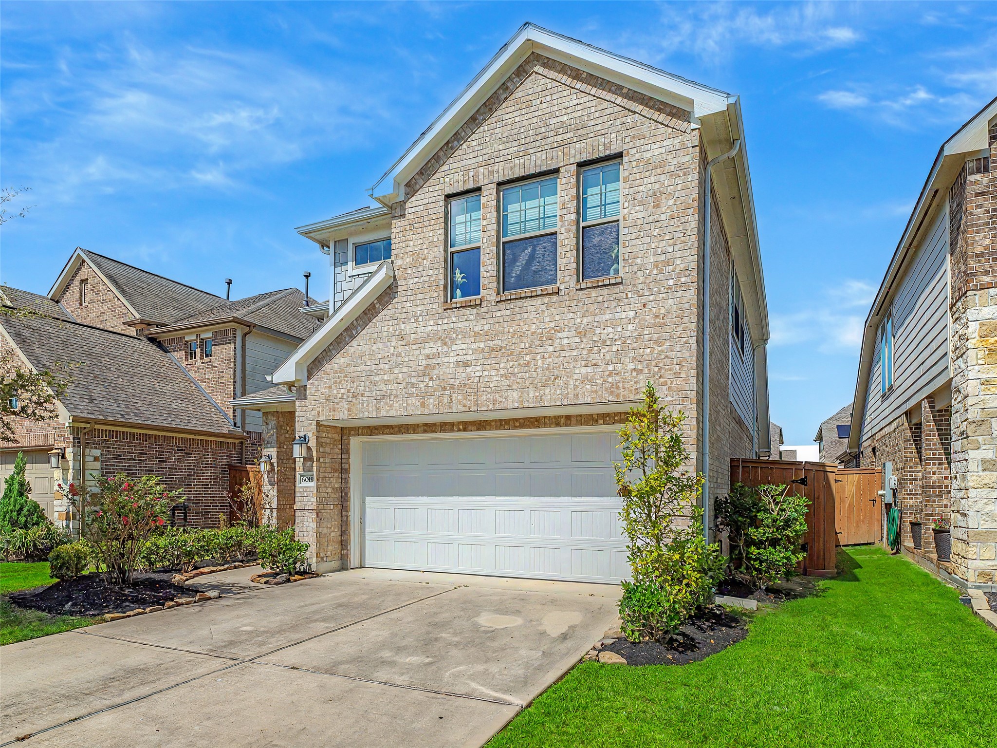 6019 Dovetail Cliff Court Property Photo 3