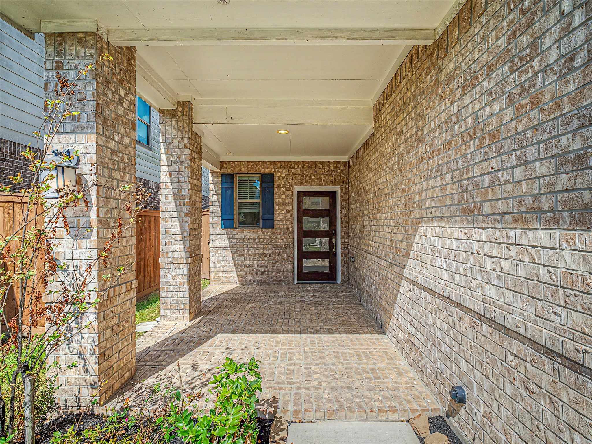 6019 Dovetail Cliff Court Property Photo 4