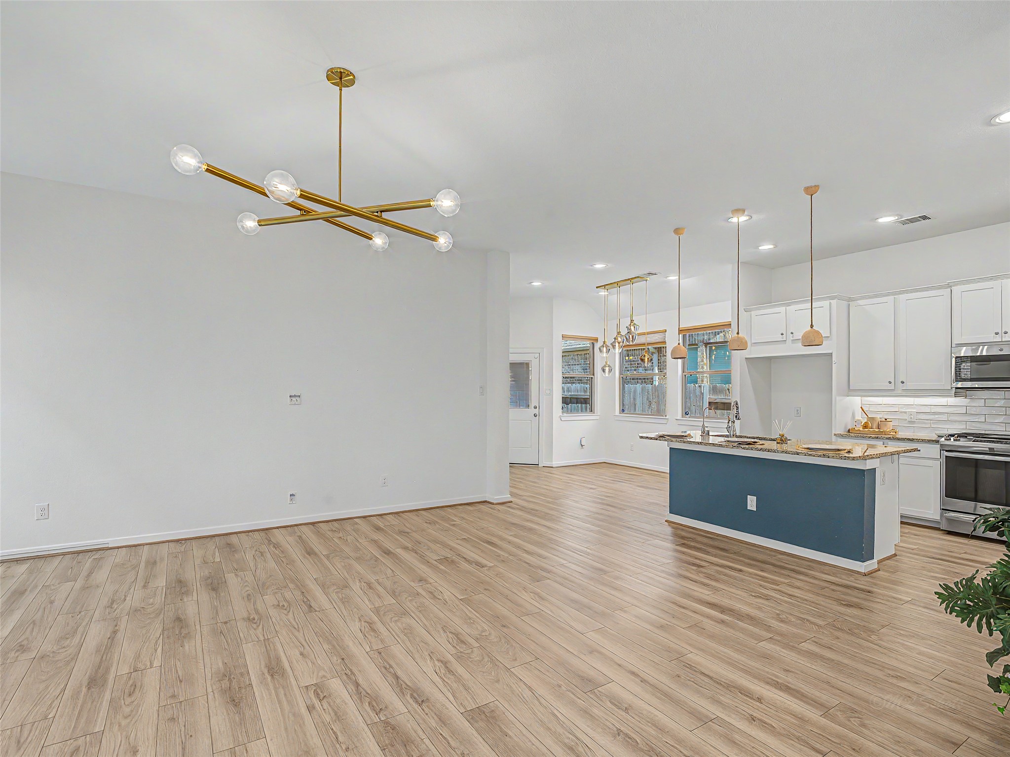 6019 Dovetail Cliff Court Property Photo 6