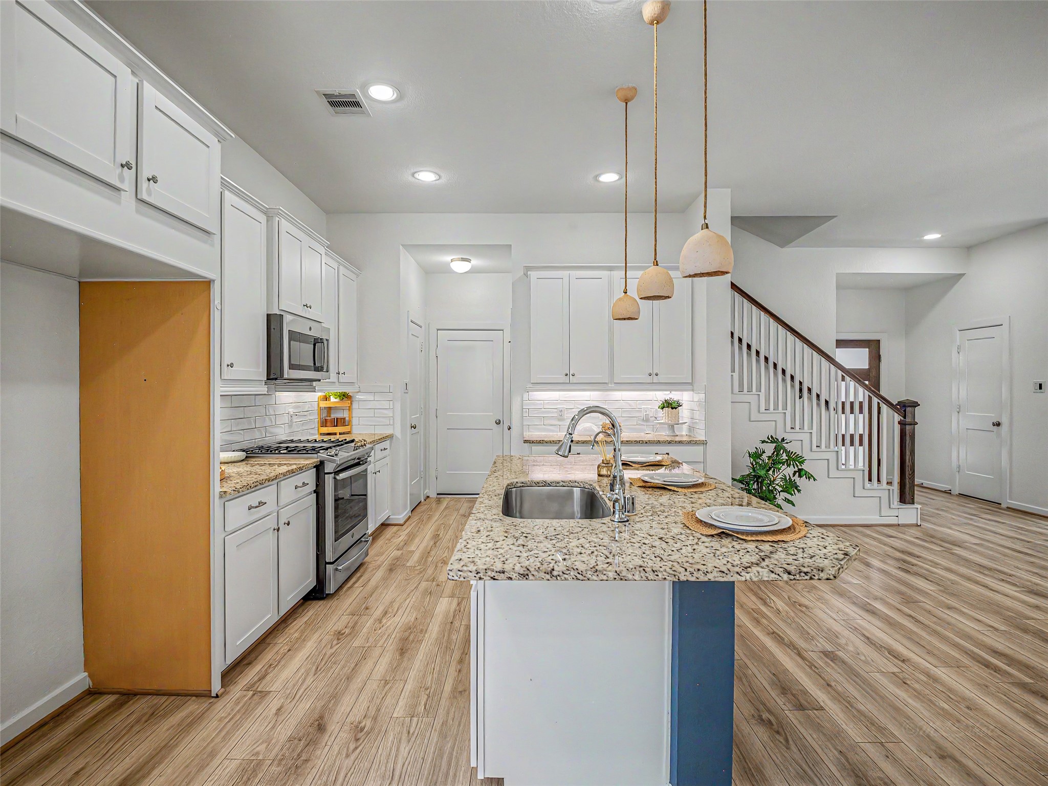 6019 Dovetail Cliff Court Property Photo 9