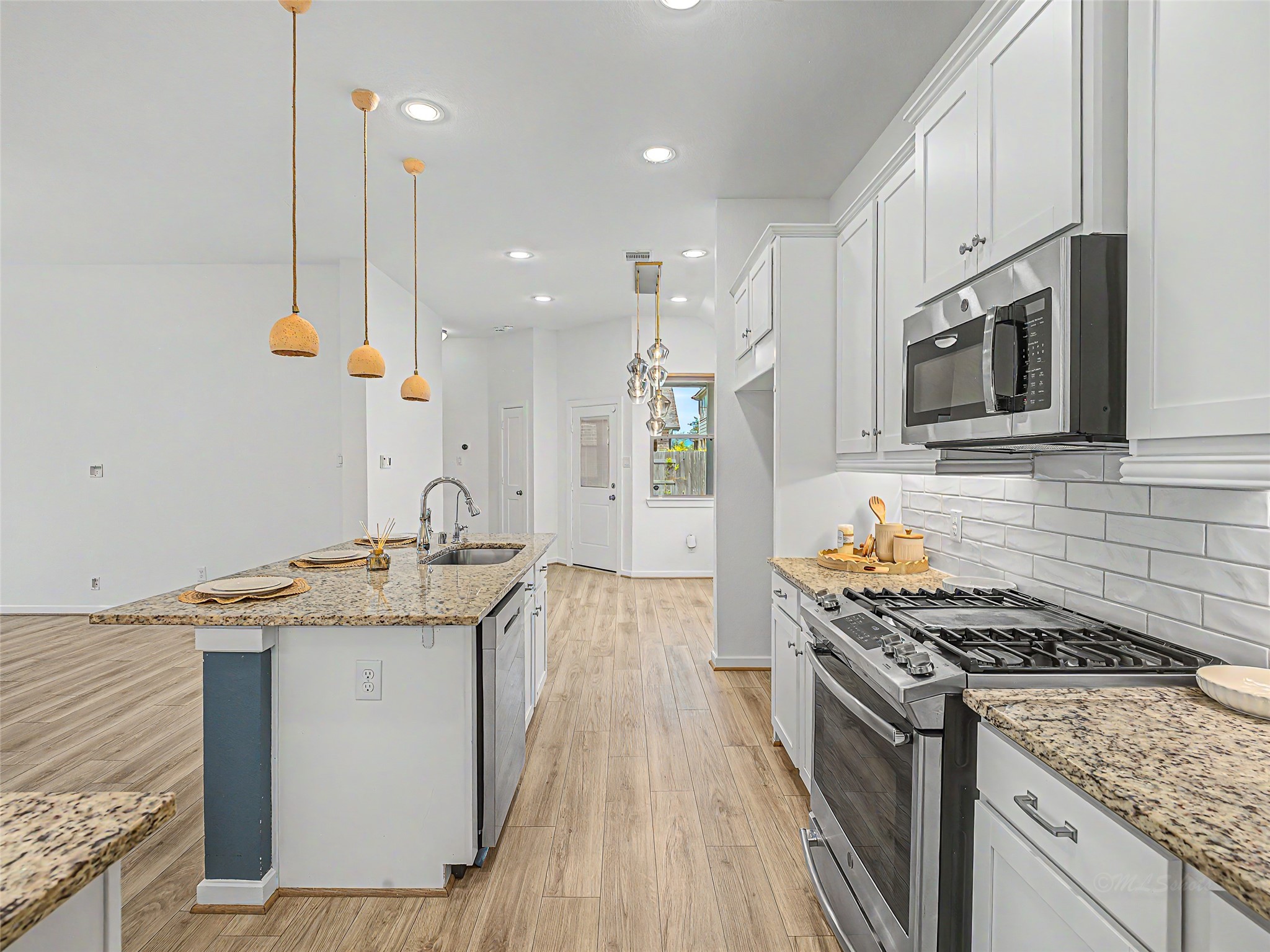 6019 Dovetail Cliff Court Property Photo 12