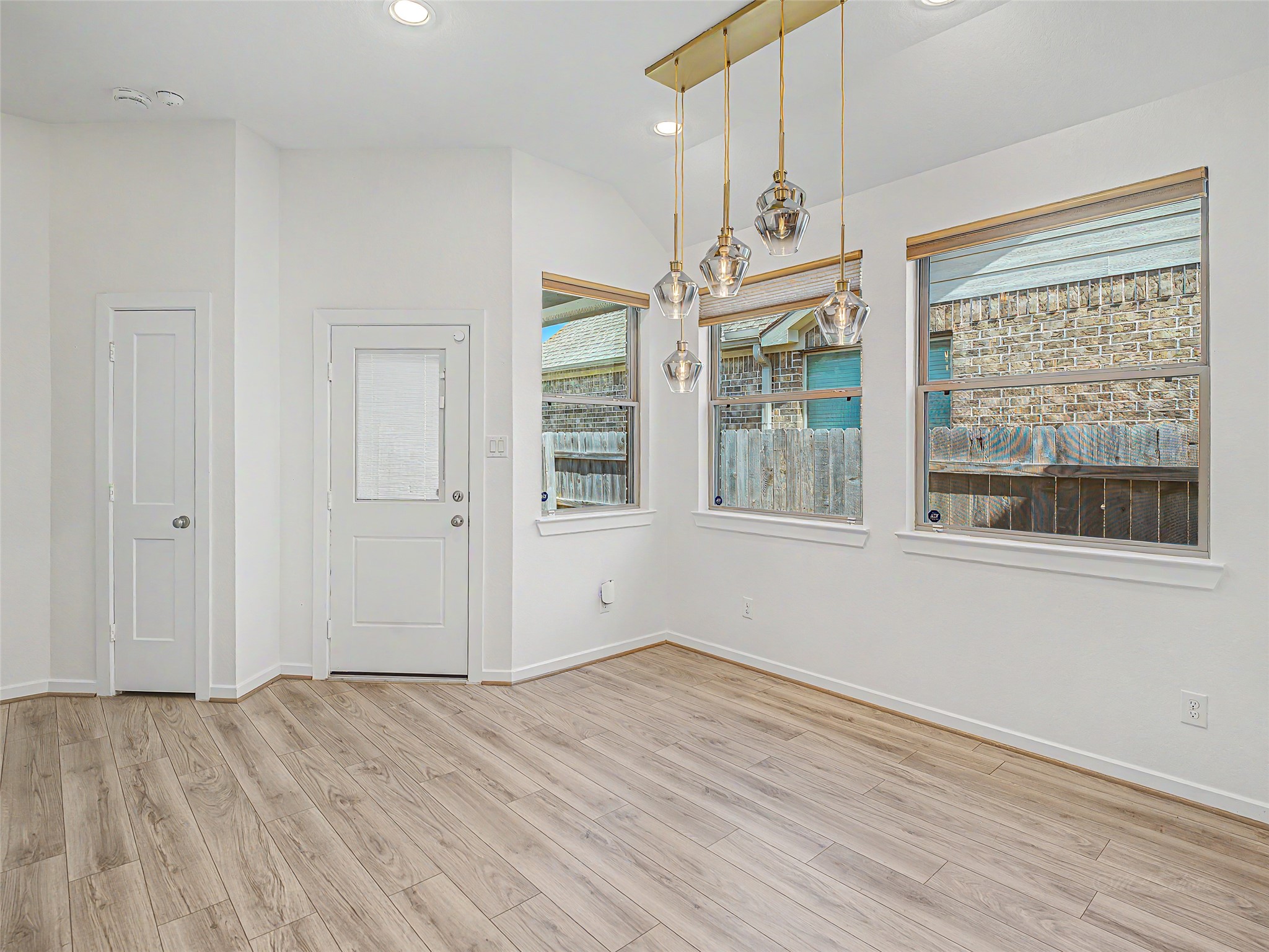 6019 Dovetail Cliff Court Property Photo 14