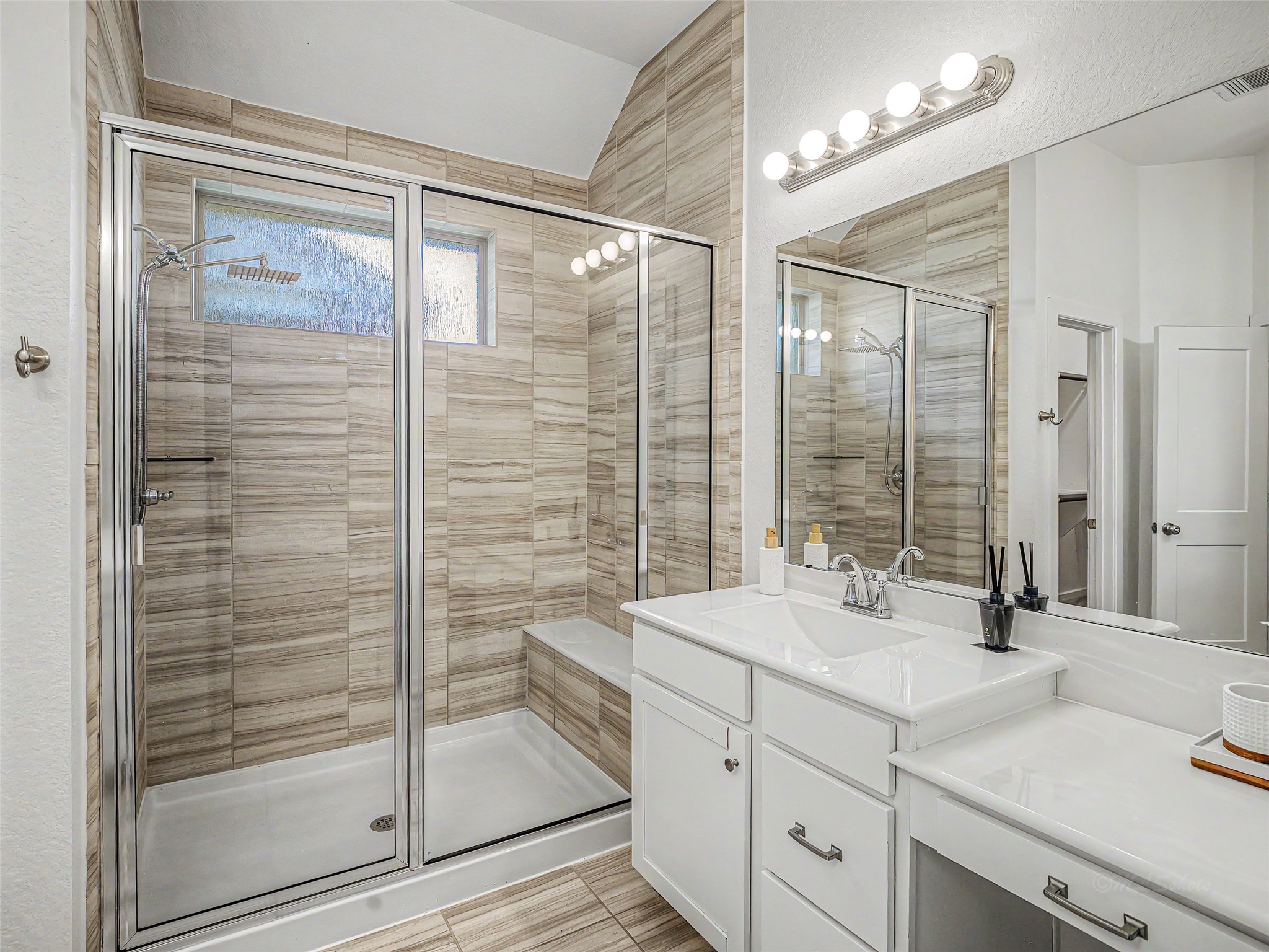 6019 Dovetail Cliff Court Property Photo 20