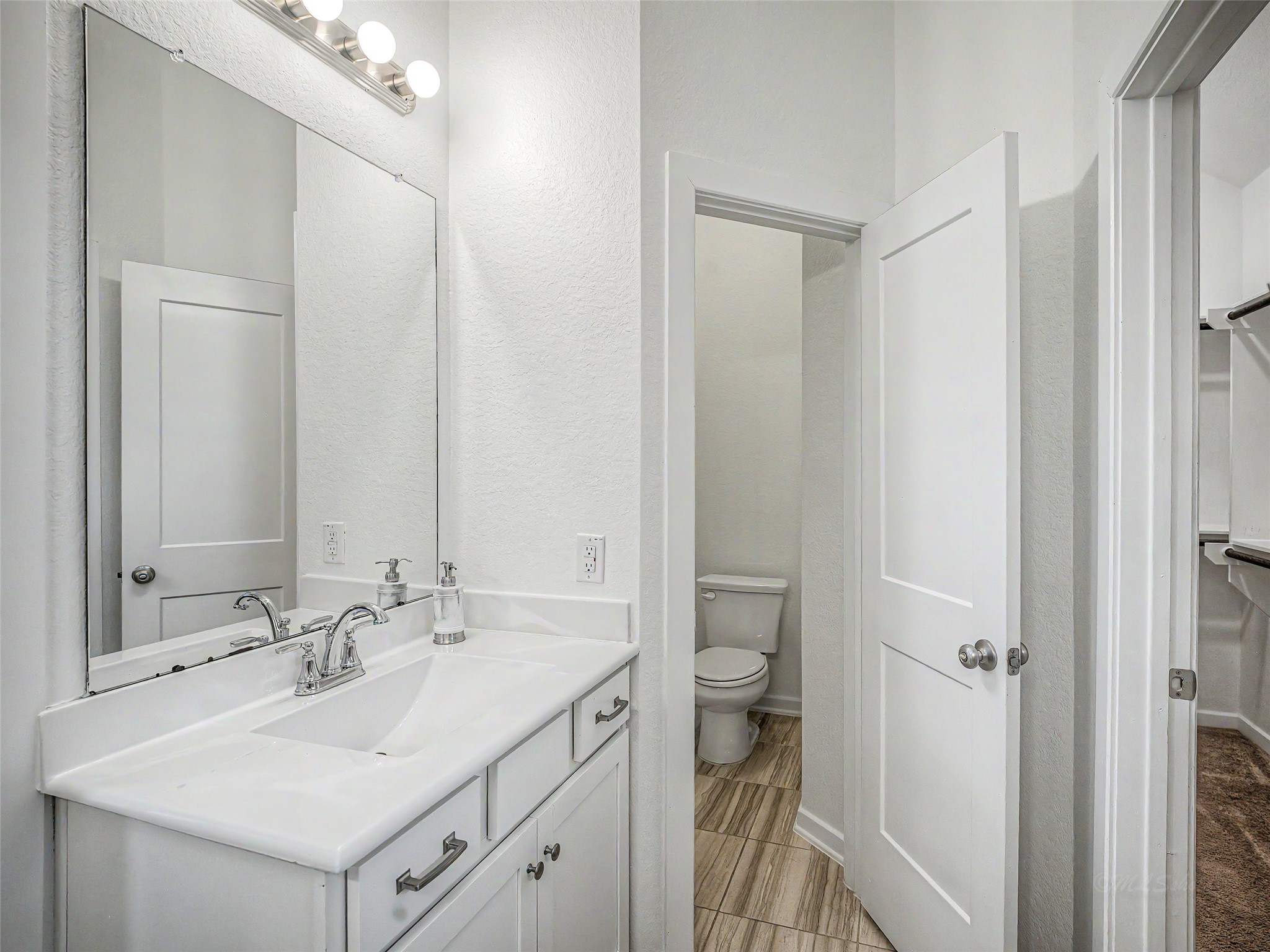 6019 Dovetail Cliff Court Property Photo 21