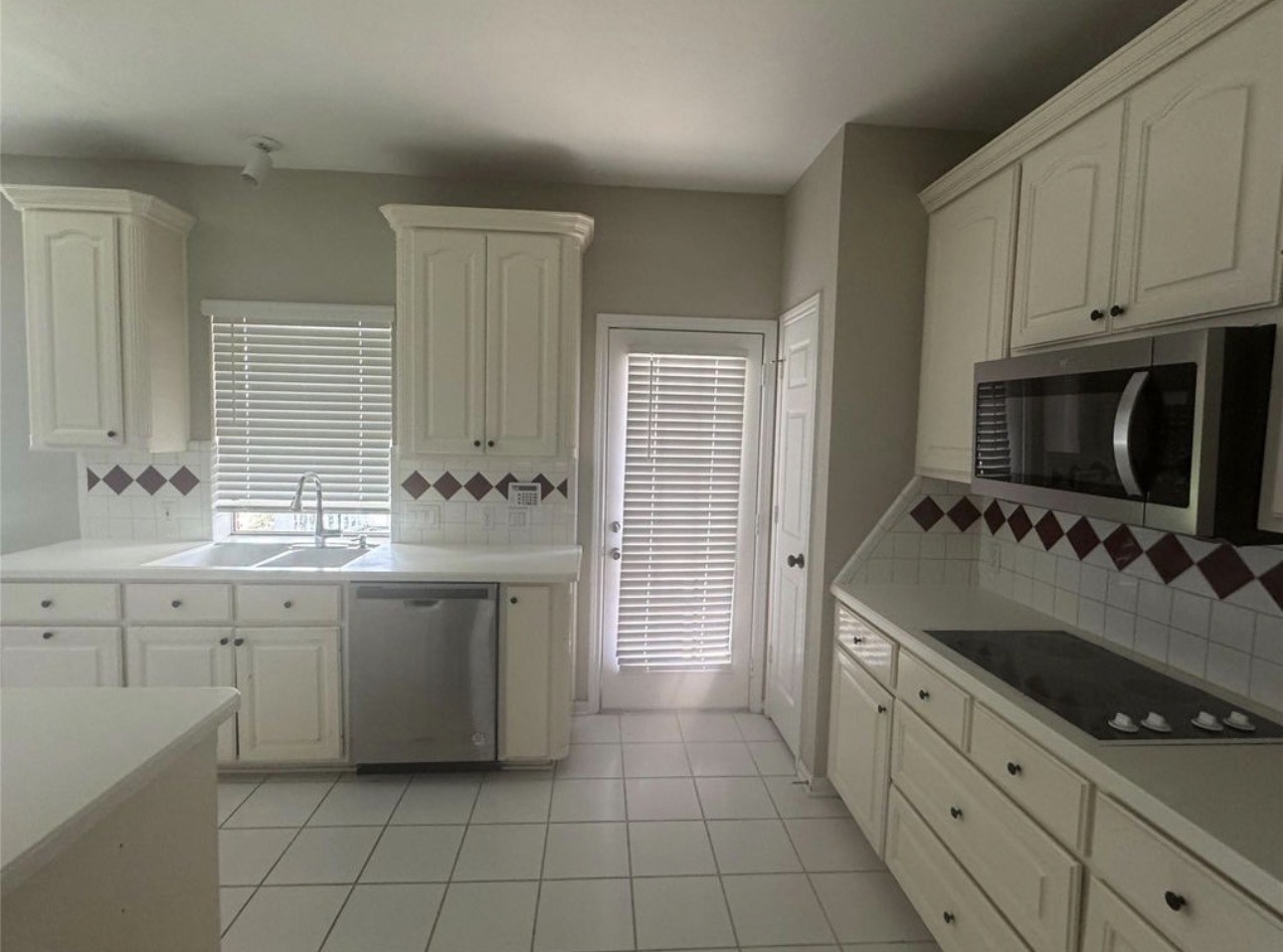 4319 Greystone Way Property Photo 7
