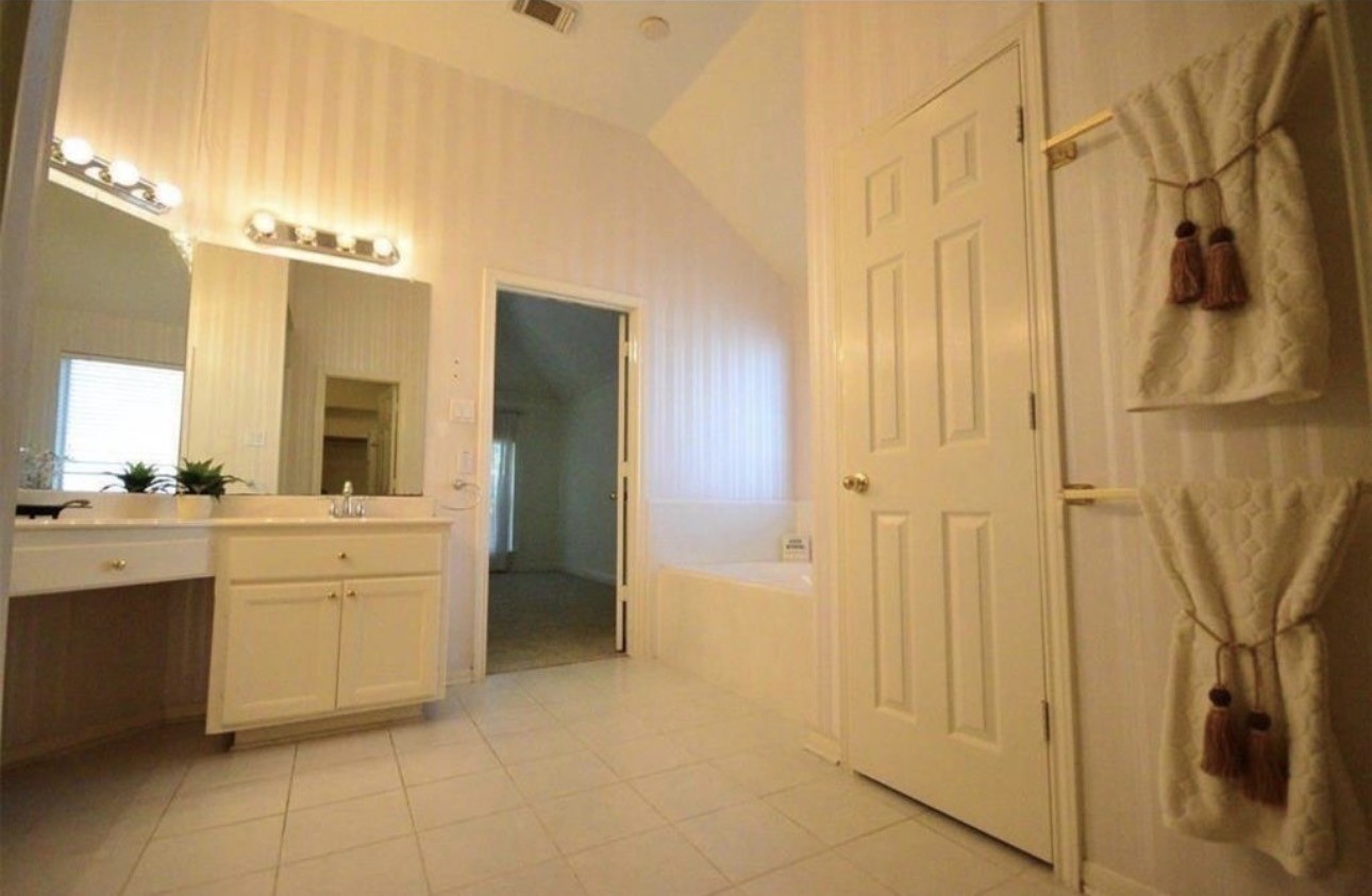 4319 Greystone Way Property Photo 9