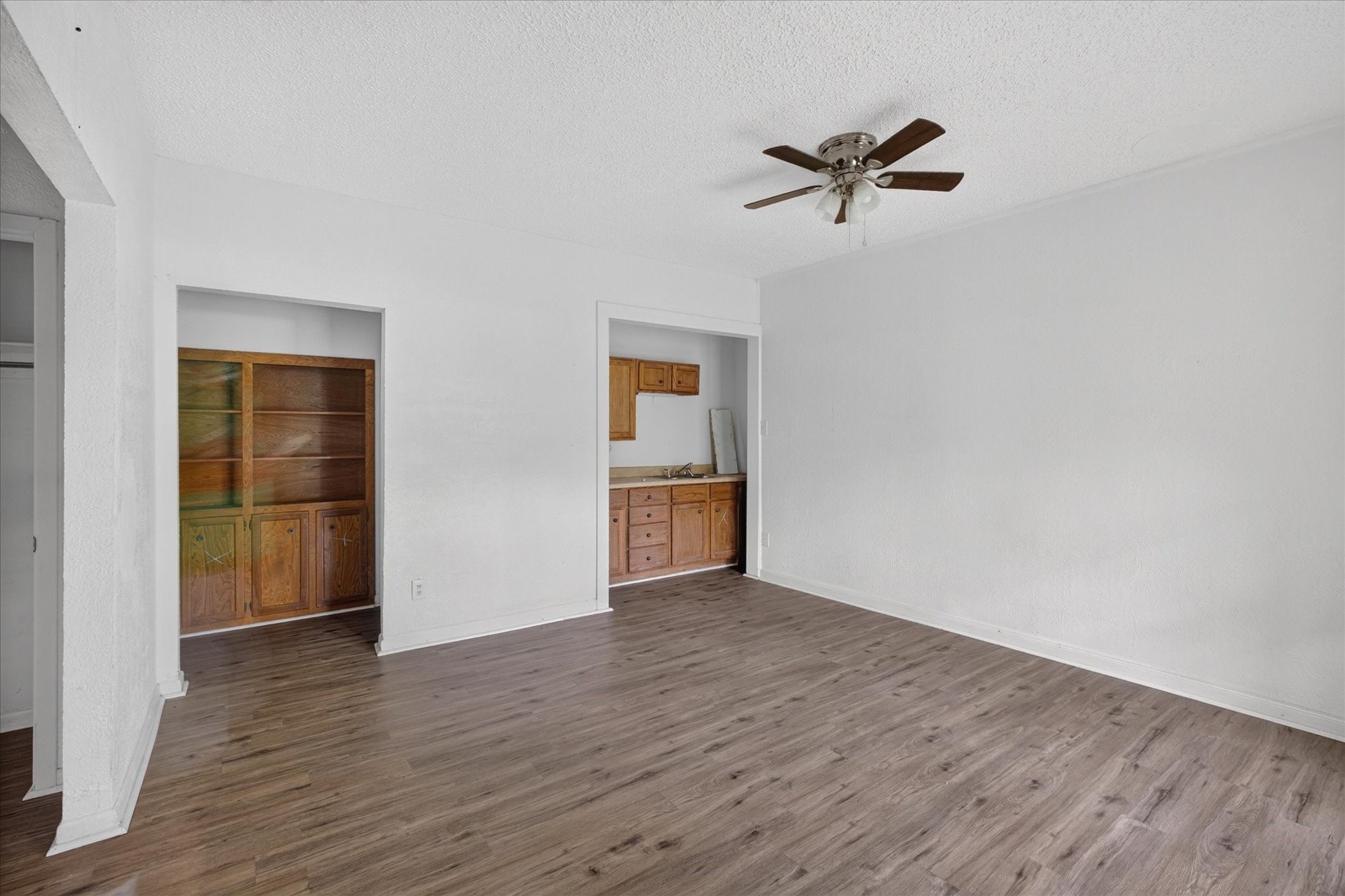 242 Bishop Property Photo 11