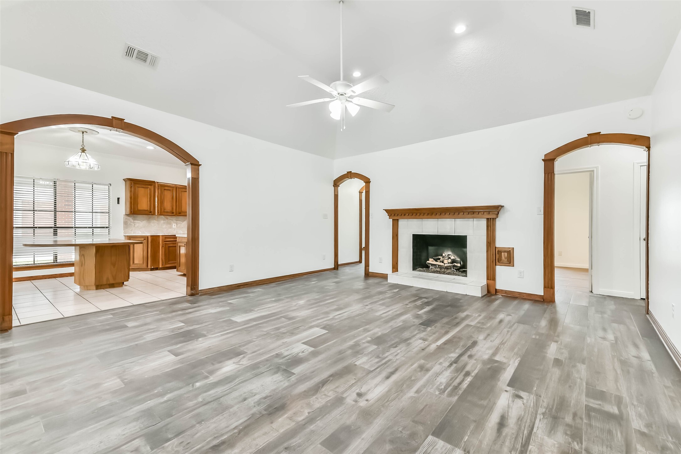 8022 17th Green Drive Property Photo 4