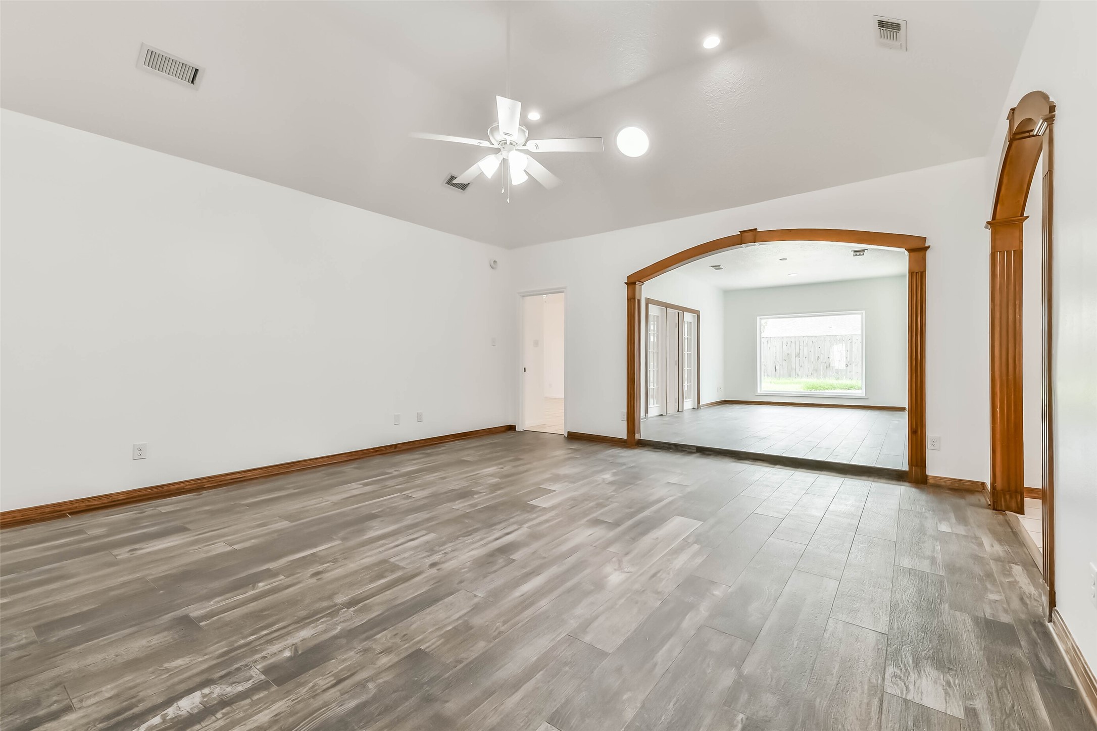 8022 17th Green Drive Property Photo 6