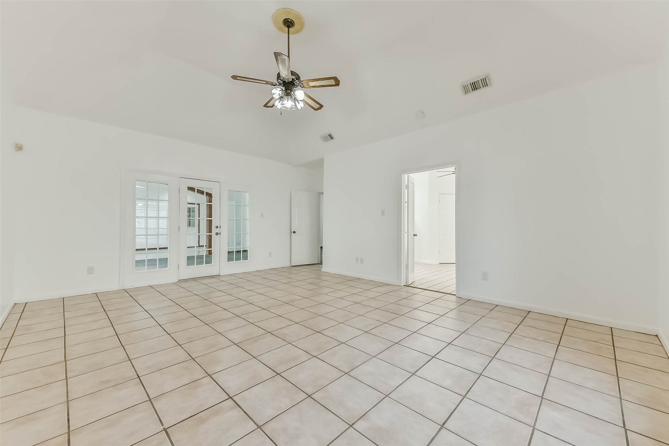 8022 17th Green Drive Property Photo 18