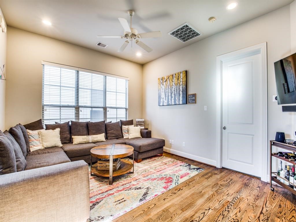 1246 Sampson Street Property Photo 4