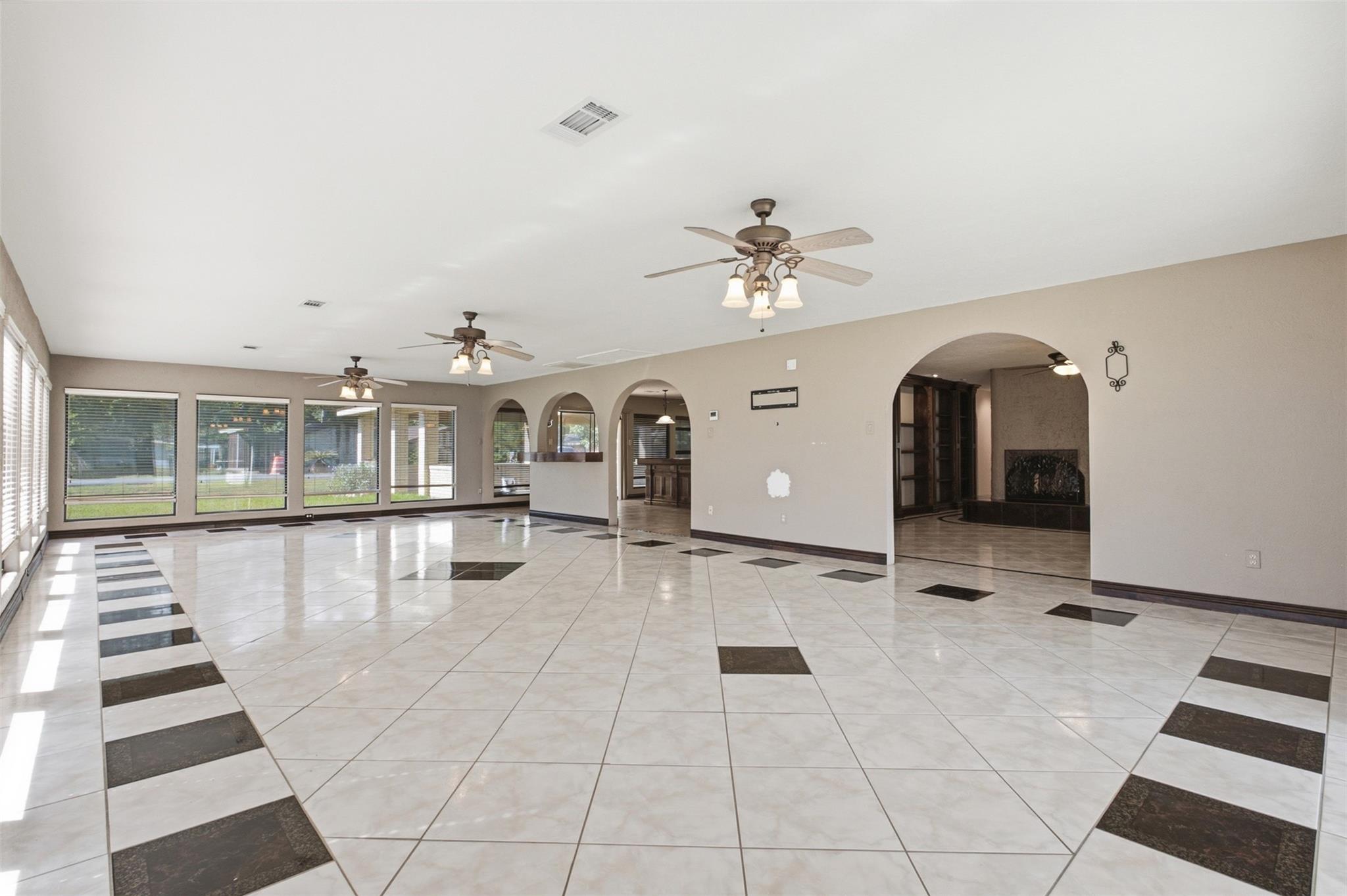 5902 Mccullough Street, Baytown Tx 77521 Property Photo 4