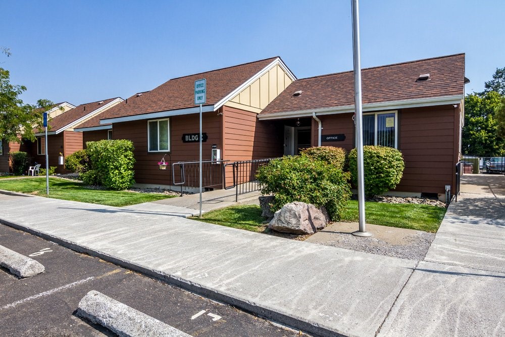 2212 Cove Ave Property Photo 1